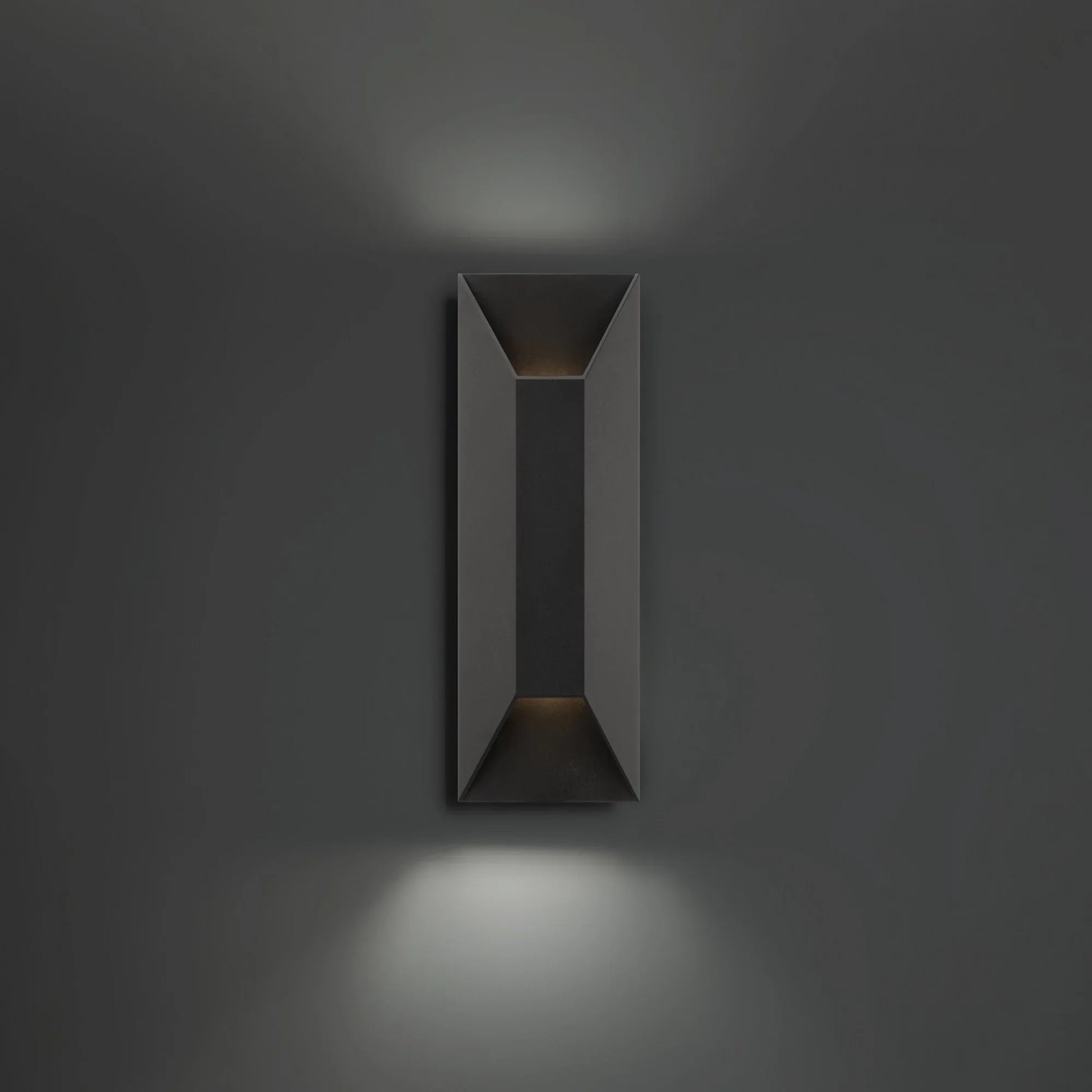 Maglev 16" LED Outdoor Wall Sconce, 3500K, Black Finish - Bees Lighting