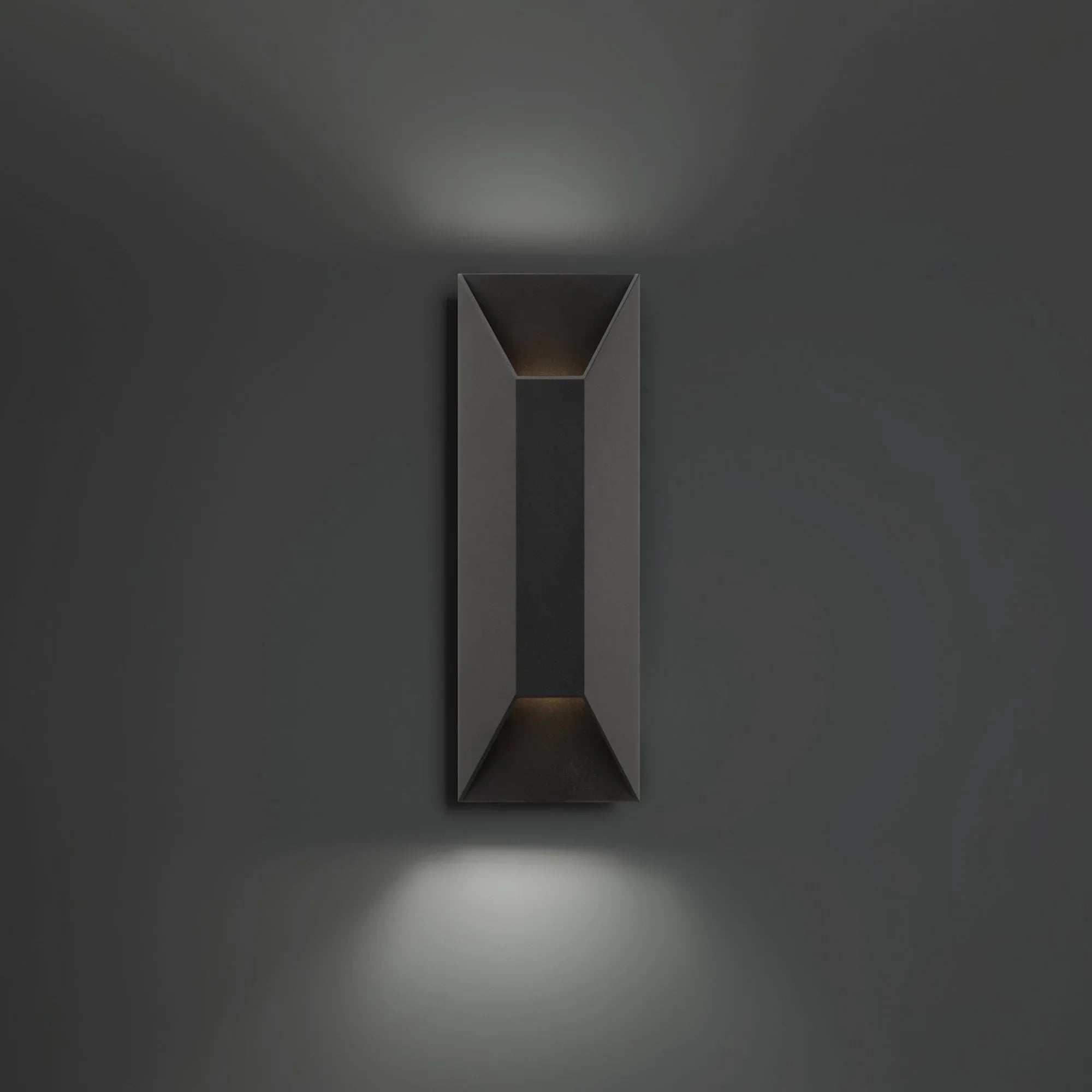 Maglev 16" LED Outdoor Wall Sconce, 3500K, Black Finish - Bees Lighting