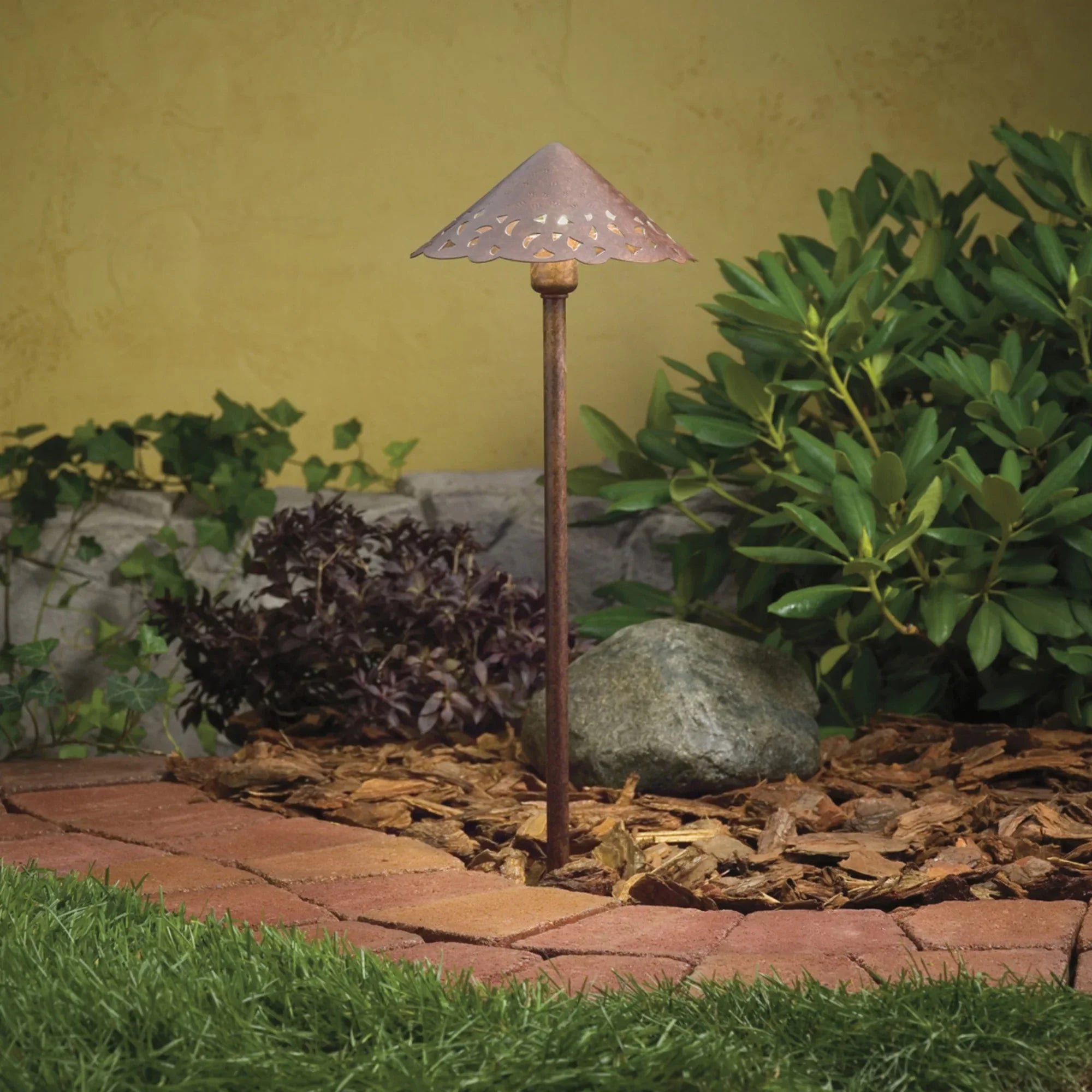 Hammered Roof Path Light, Textured Tannery Bronze - Bees Lighting