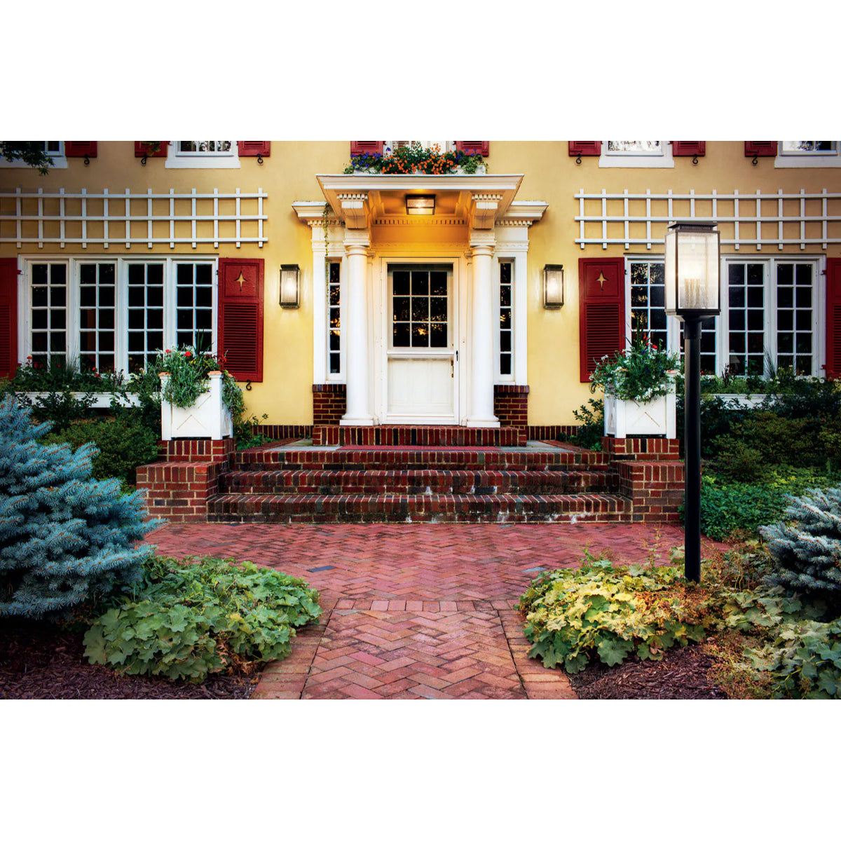 Manningham 11" 1-Light Outdoor Wall Light with Clear Seeded Glass, Bronze Finish - Bees Lighting