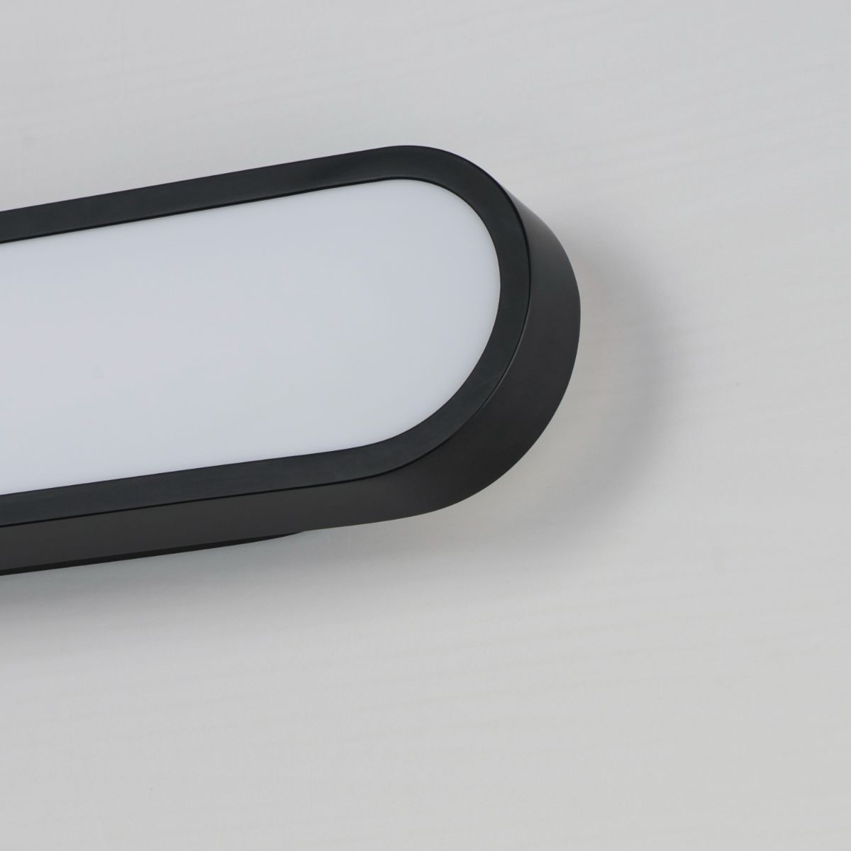 Latitude 18 in. LED Bath Bar Black Finish - Bees Lighting