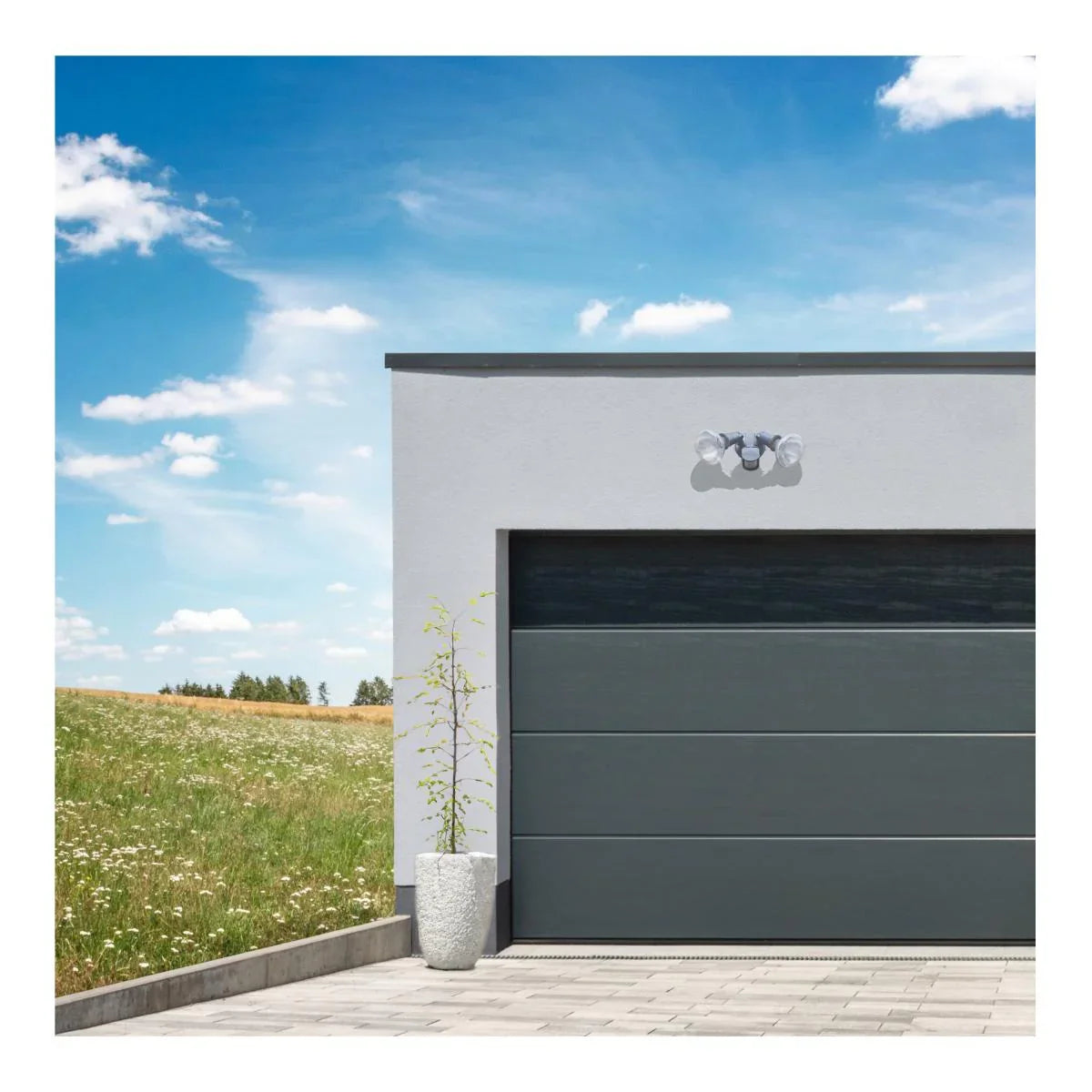 PAR30 Long Neck LED Bulb, 15W, 1800 Lumens, 27K|30K|40K|50K, E26 Base, 40° Flood, 120V - Bees Lighting