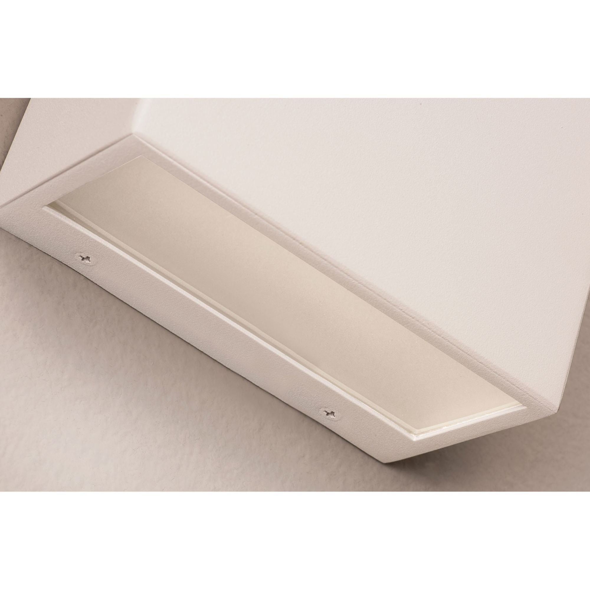 Dakota 5 in. LED Outdoor Wall Sconce 3000K White Finish - Bees Lighting
