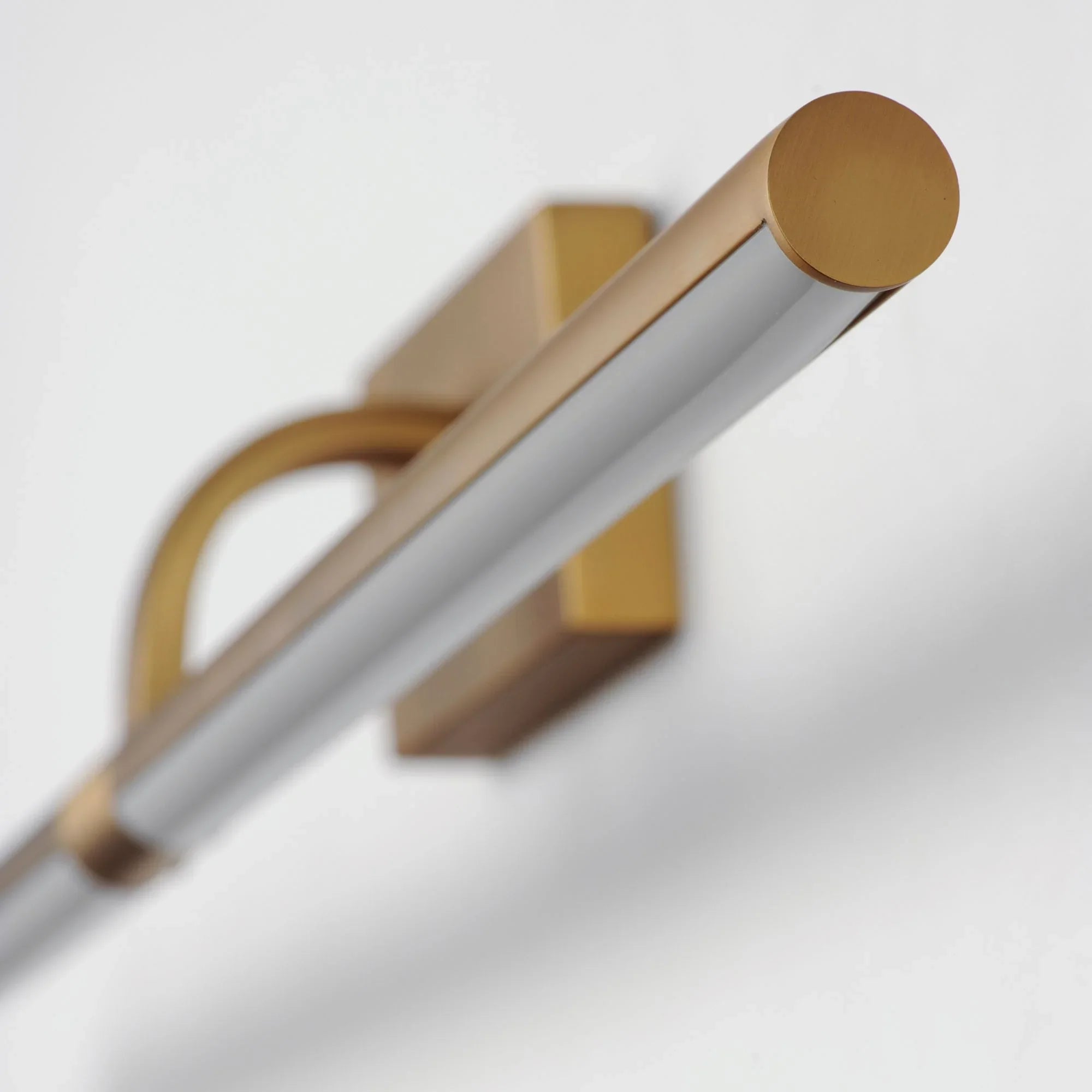 Mona 19" LED Picture Light, 120-277V, Gold Finish