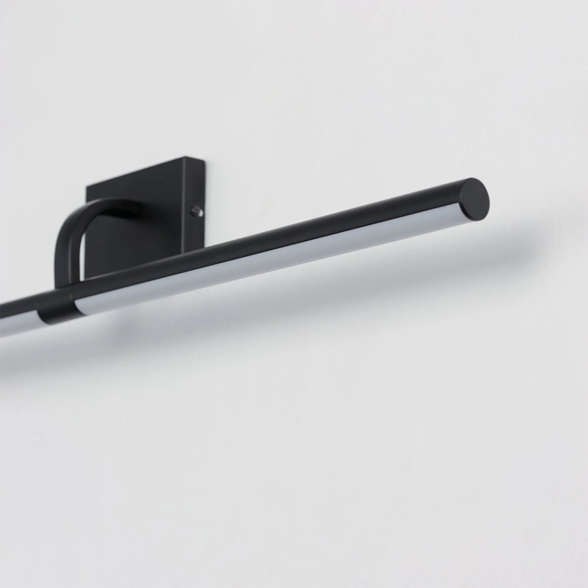 Mona 31" LED Picture Light, 120-277V, Black Finish