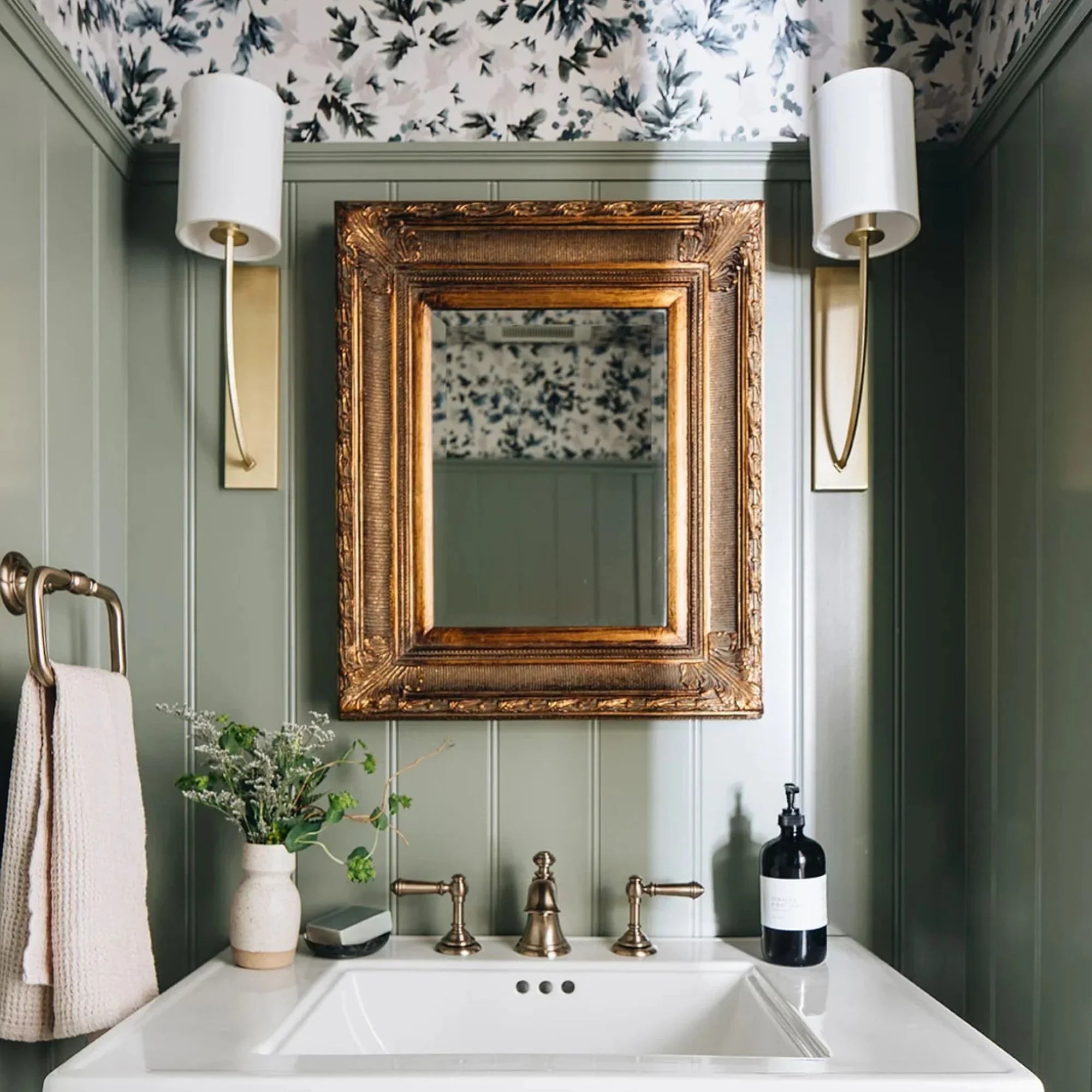 Colton 17" Wall Sconce, Aged Brass Finish