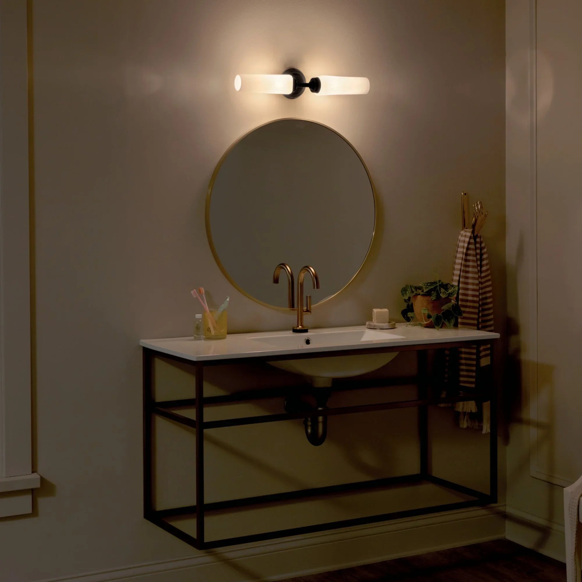 Truby 21" 2-Light Wall Sconce, Black Finish - Bees Lighting