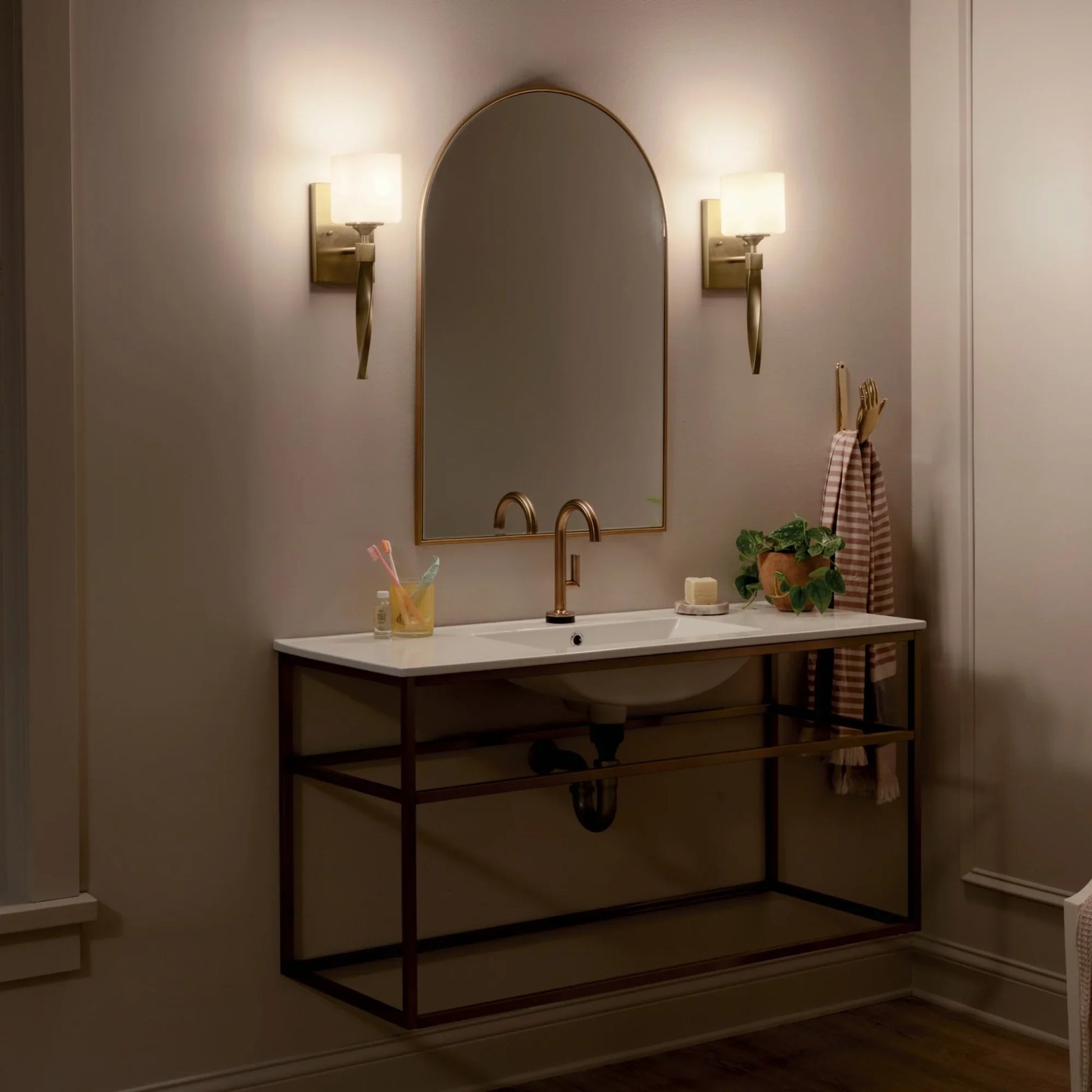 Marette 5" Wall Sconce, Champagne Bronze Finish - Bees Lighting