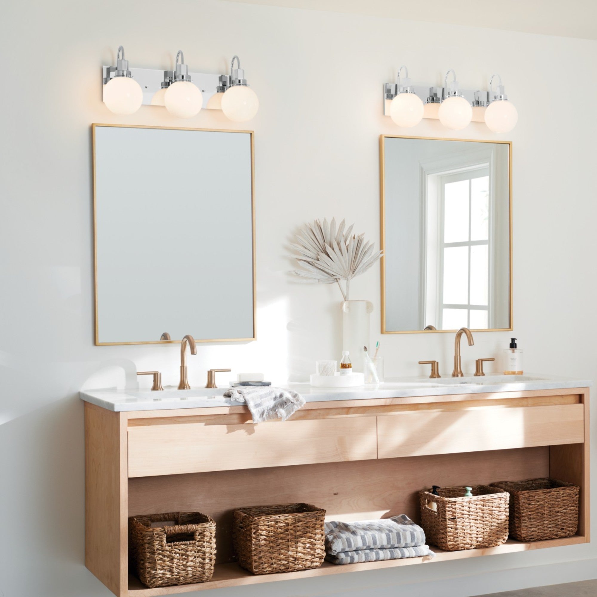 Hex 23 in. 3 Lights Vanity Light Chrome Finish