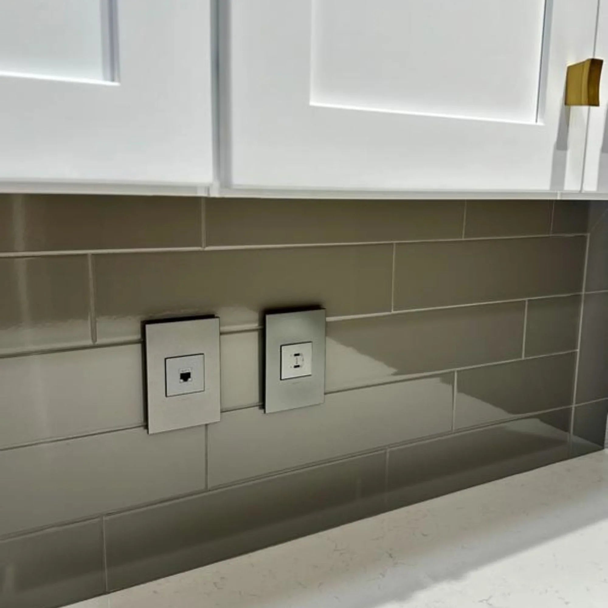 adorne 1-Port Keystone Wall Frame, Magnesium - Bees Lighting