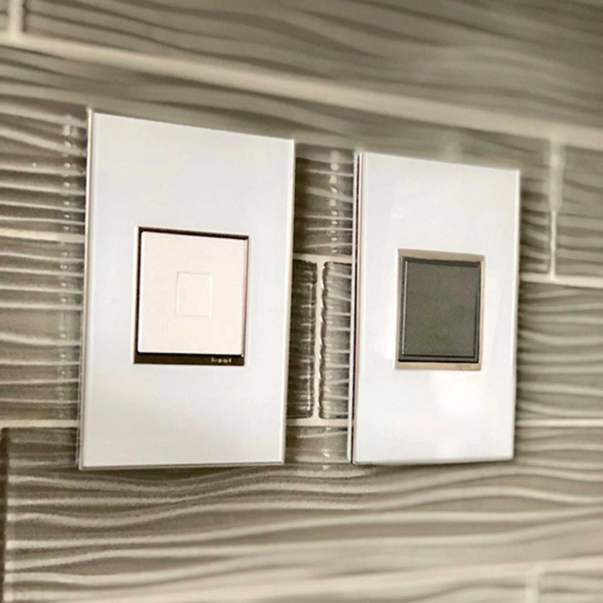 adorne 1-Port Keystone Wall Frame, White - Bees Lighting