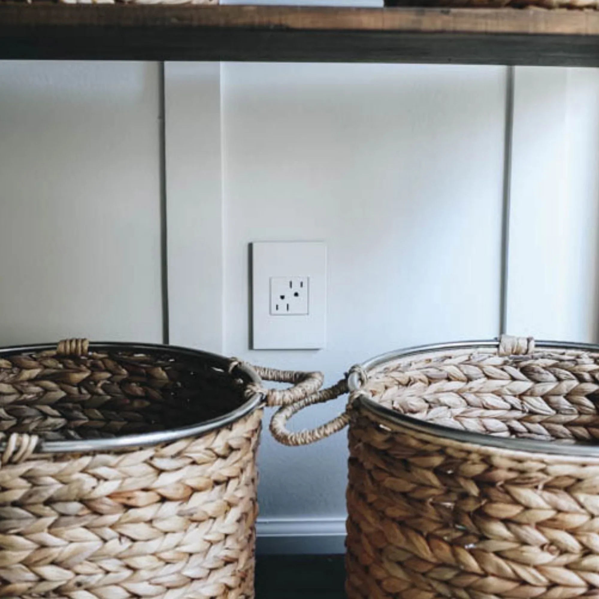 adorne 1-Gang Screwless Wall Plate, Glossy White - Bees Lighting