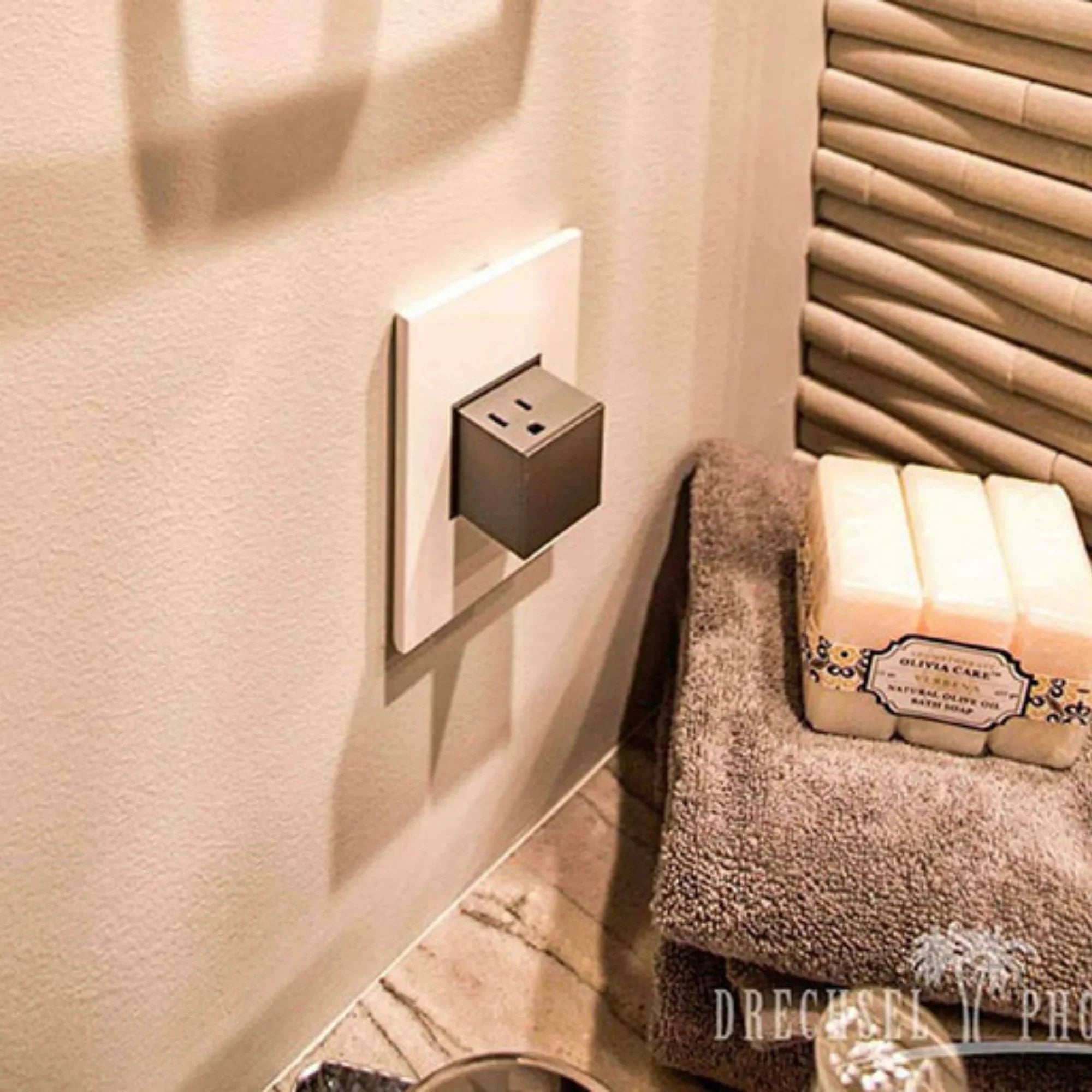 adorne 1-Gang Screwless Wall Plate, Glossy White on White - Bees Lighting