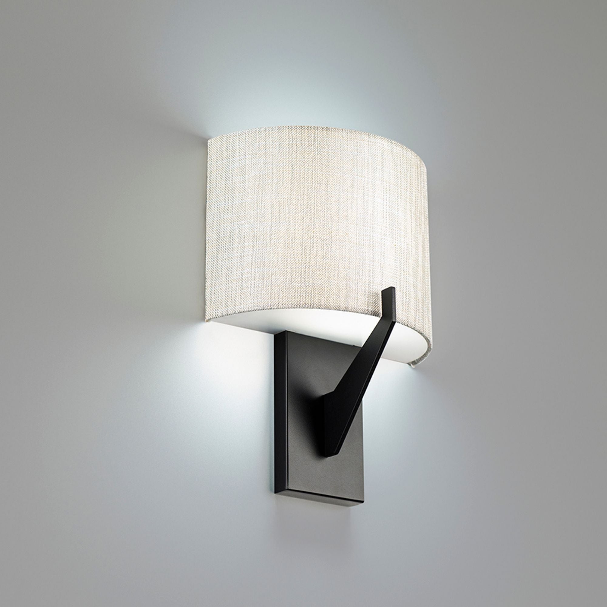 Fitzgerald 8 in. LED Wall Light 3000K Black Finish - Bees Lighting