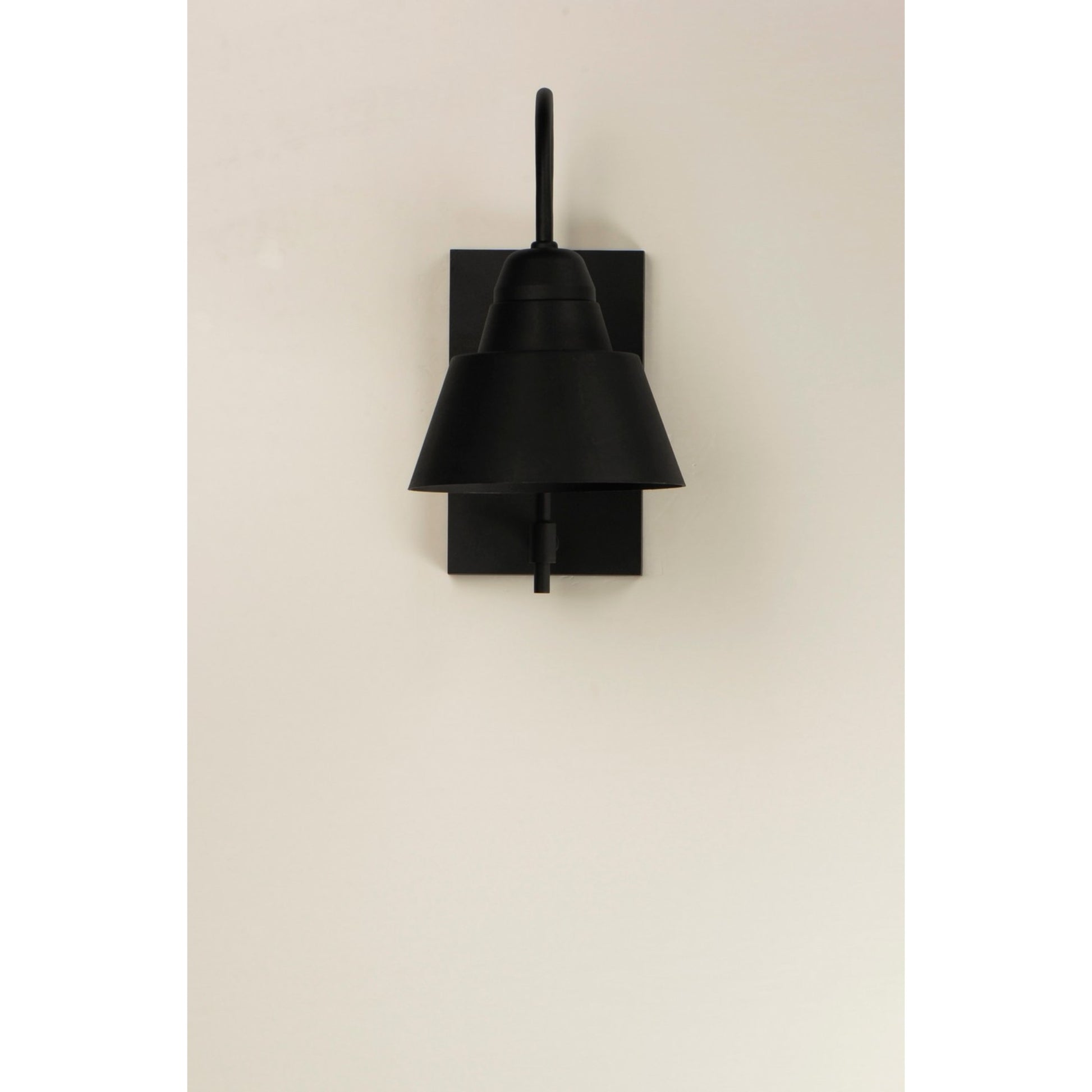 Shoreline 15" Outdoor Wall Lantern, Black Finish - Bees Lighting