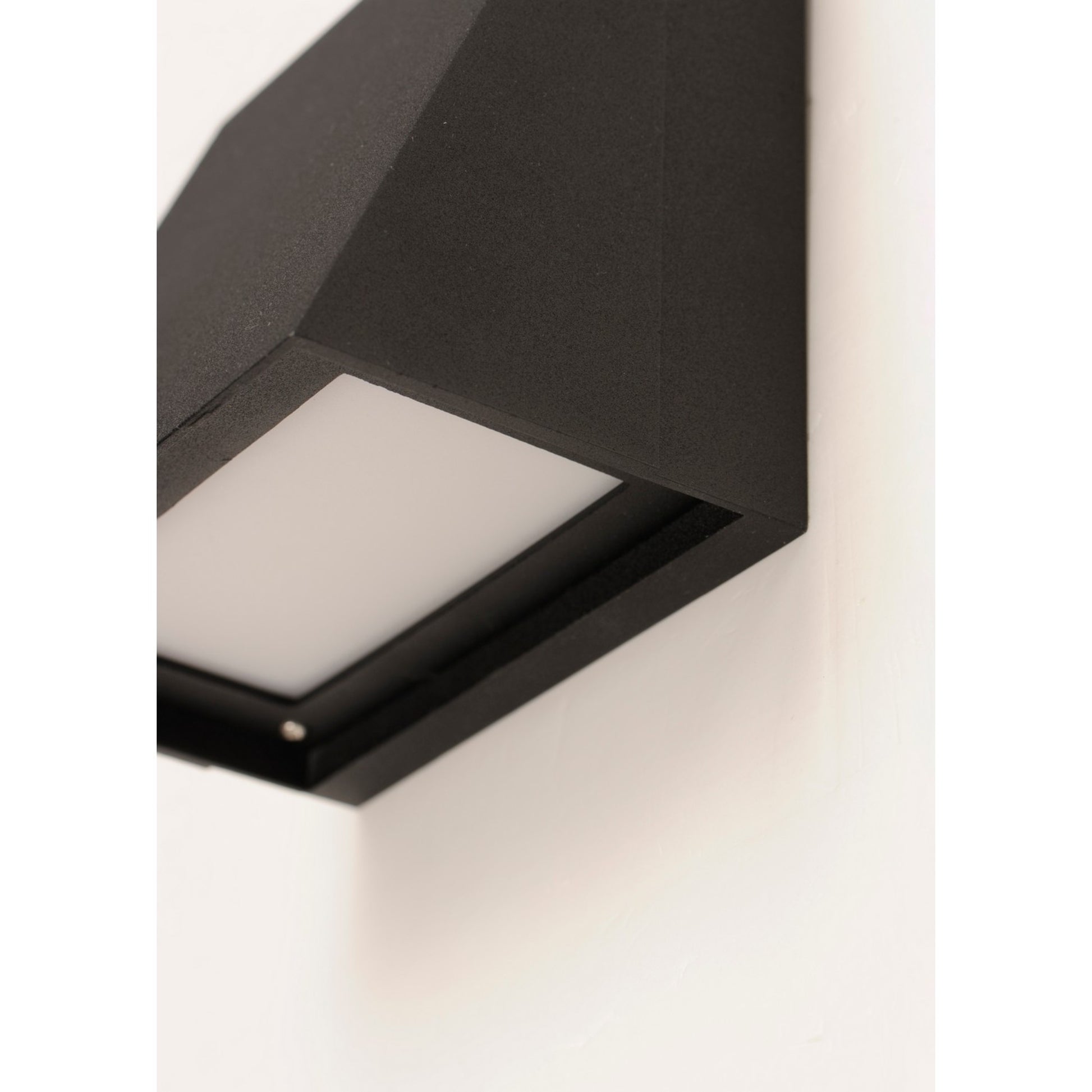 Pathfinder 6" LED Outdoor Wall Sconce, Architectural Bronze Finish - Bees Lighting