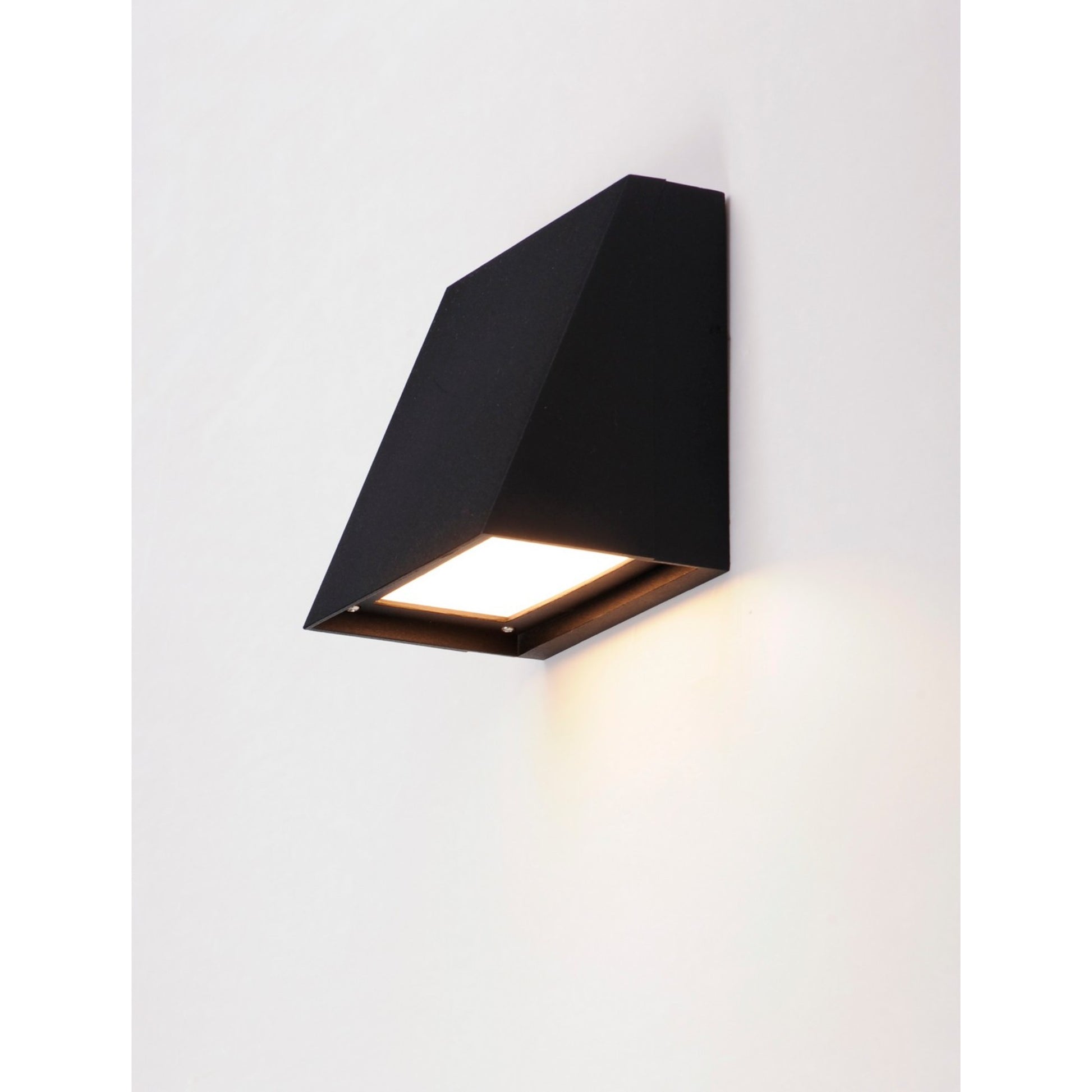 Pathfinder 6" LED Outdoor Wall Sconce, Architectural Bronze Finish - Bees Lighting