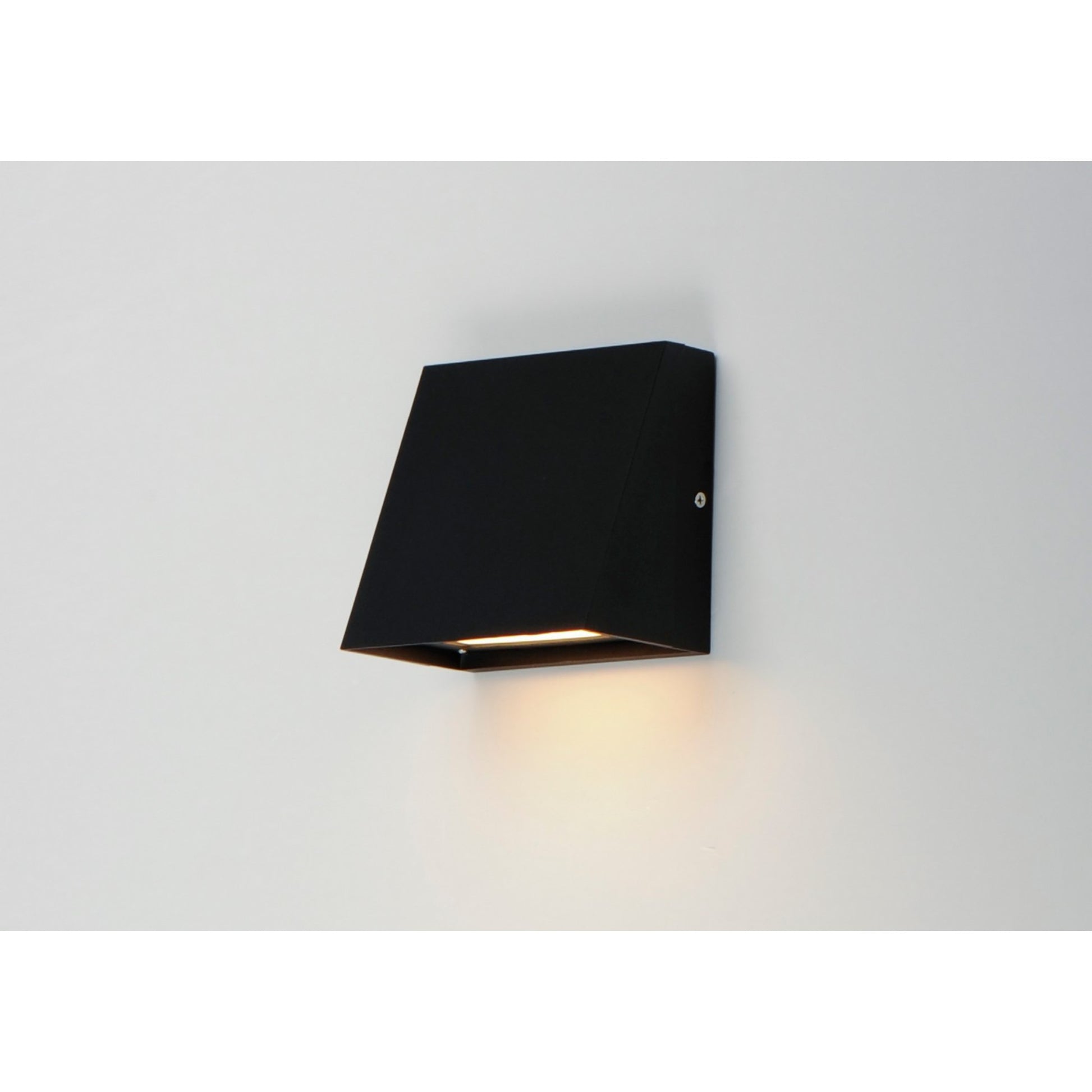 Pathfinder 6" LED Outdoor Wall Sconce, Black Finish - Bees Lighting