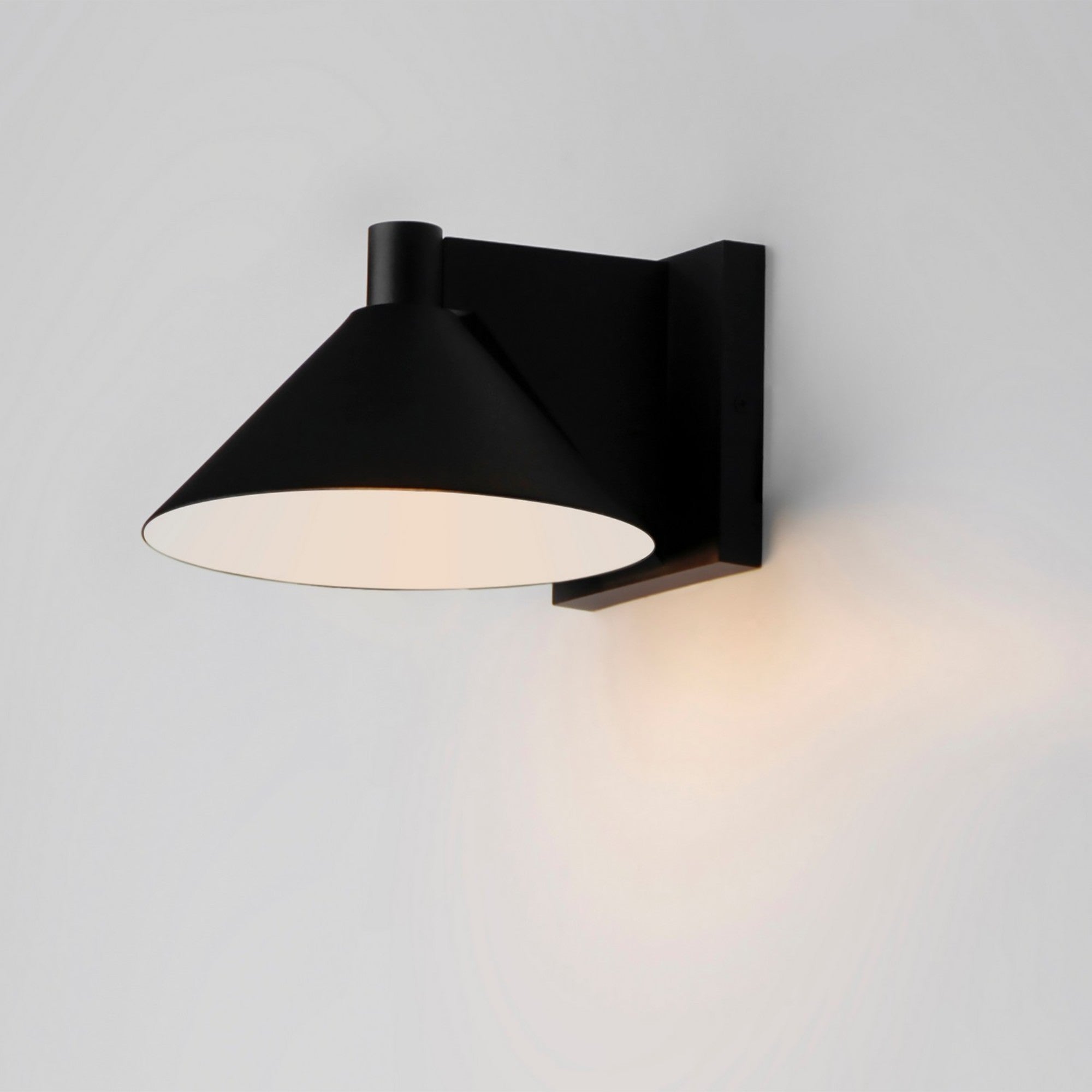 Conoid LED 8" LED Outdoor Wall Sconce, Black Finish - Bees Lighting