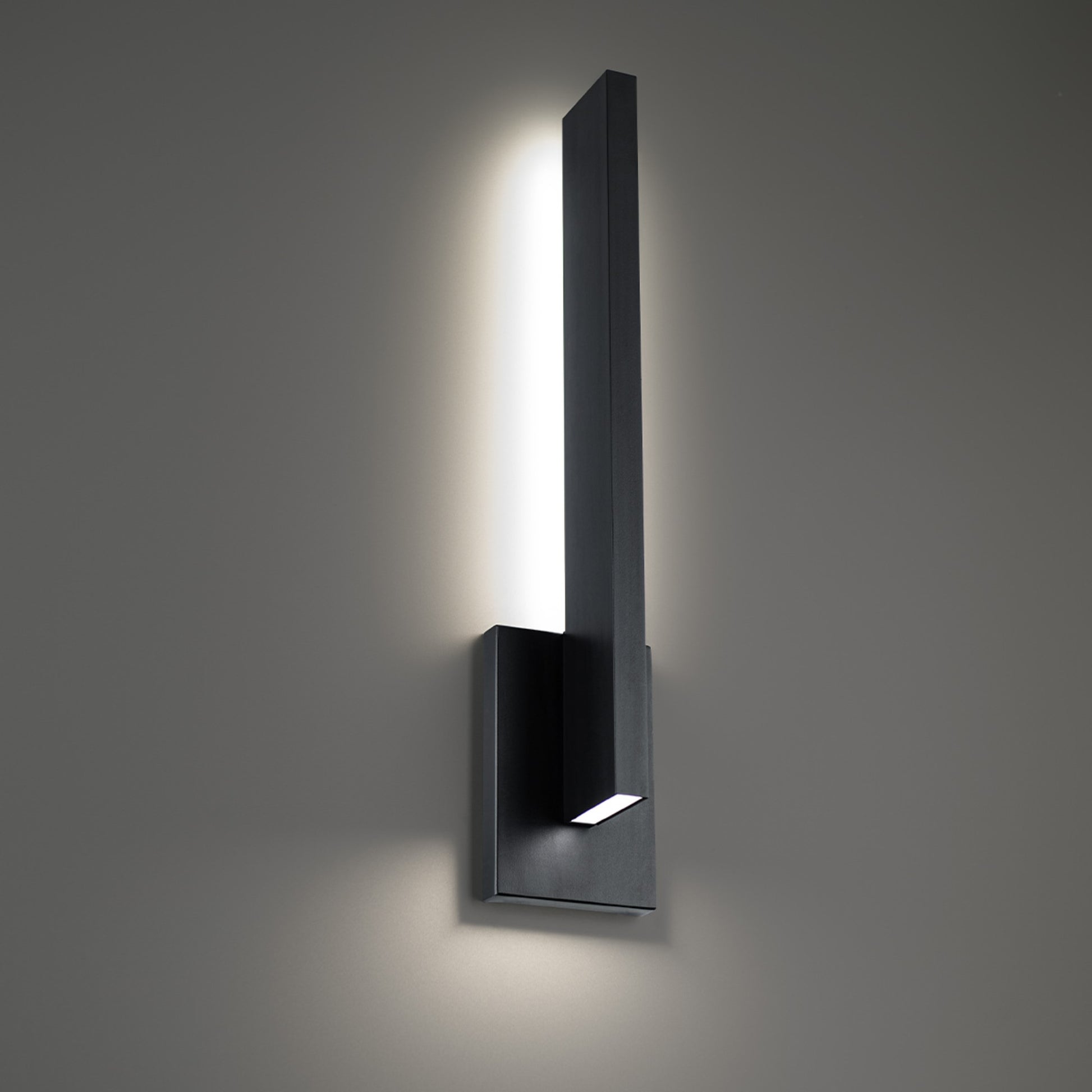 Mako 22" LED Outdoor Wall Sconce, 4000K, Black Finish - Bees Lighting