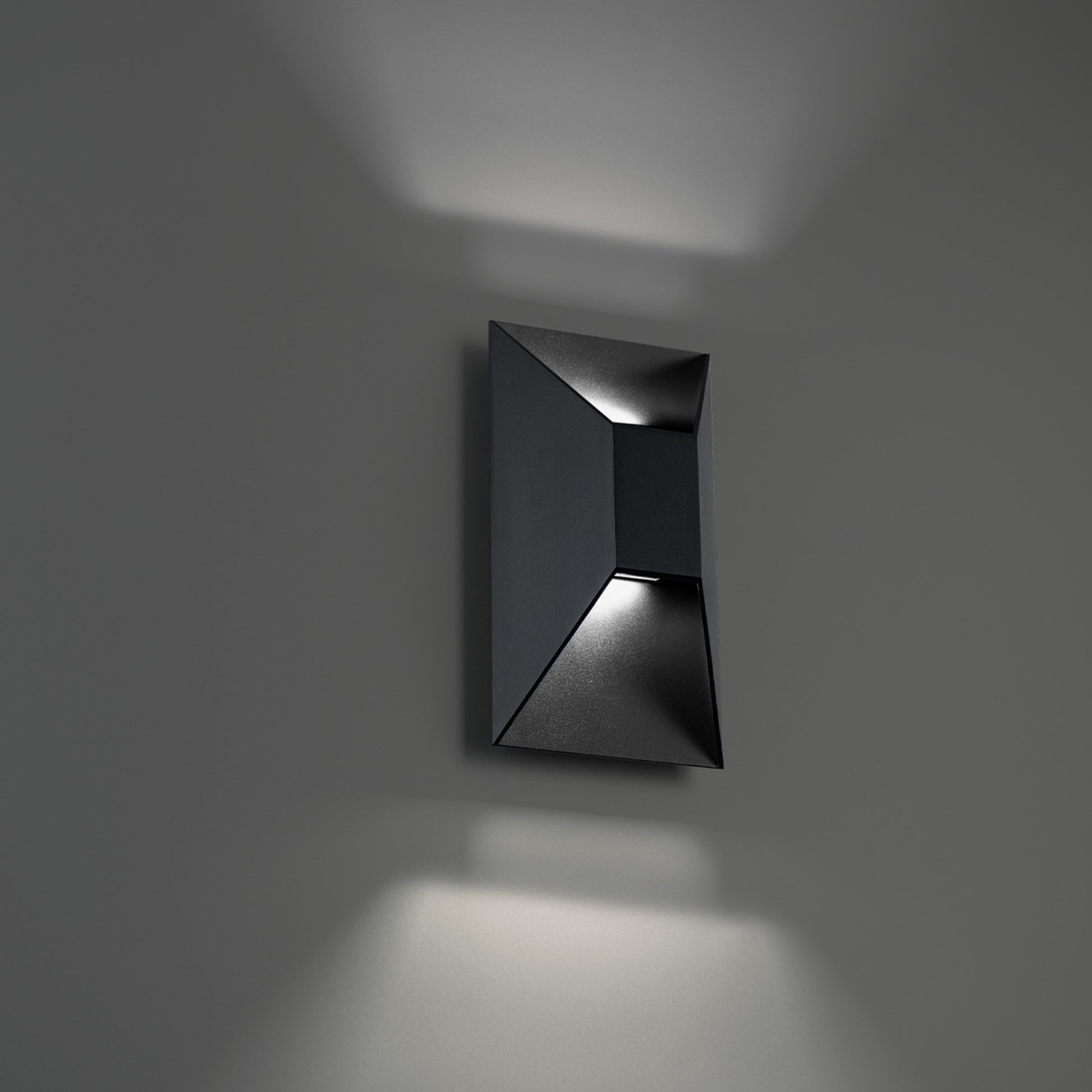 Maglev 10" LED Outdoor Wall Sconce, 3500K, Black Finish - Bees Lighting