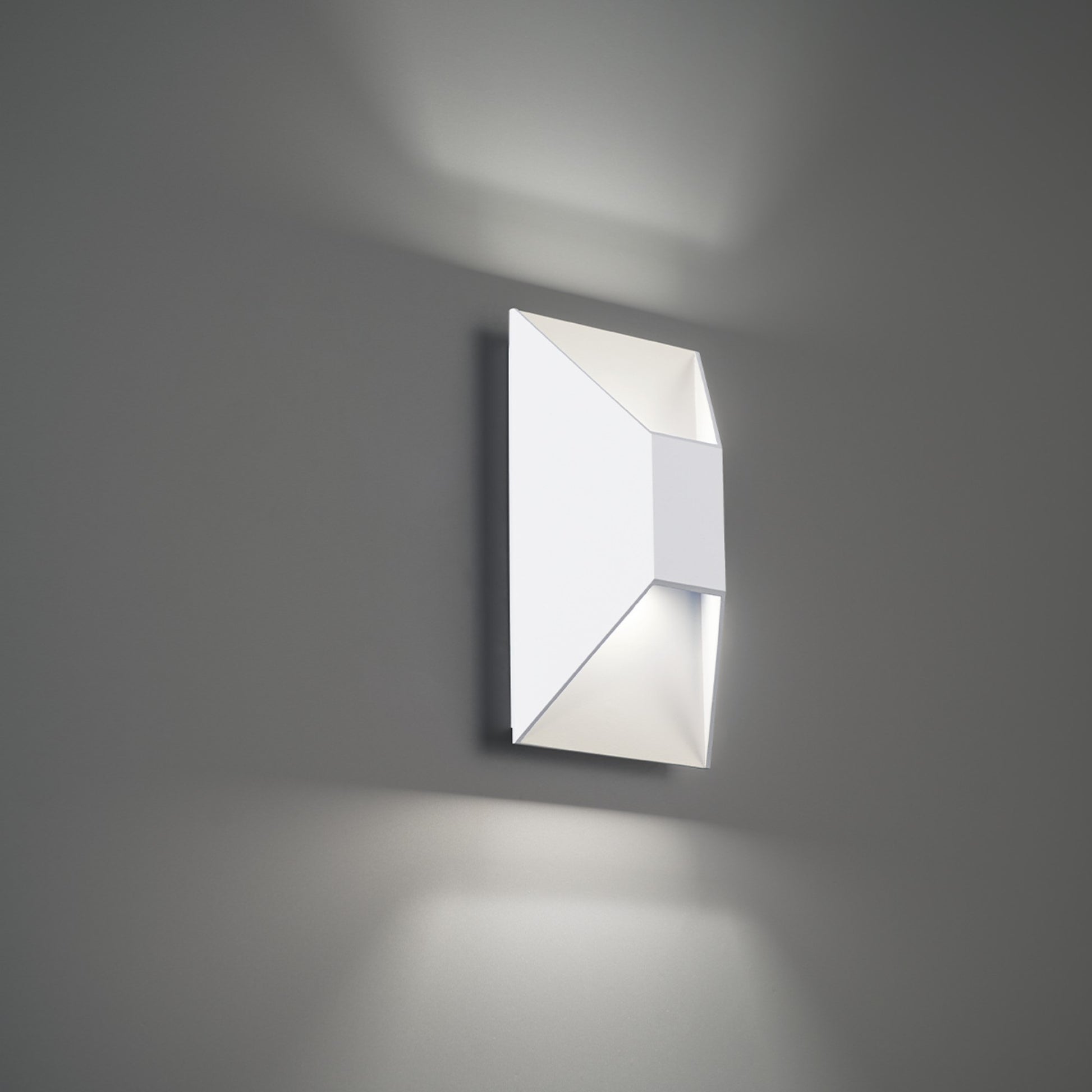 Maglev 10" LED Outdoor Wall Sconce, 3500K, White Finish - Bees Lighting