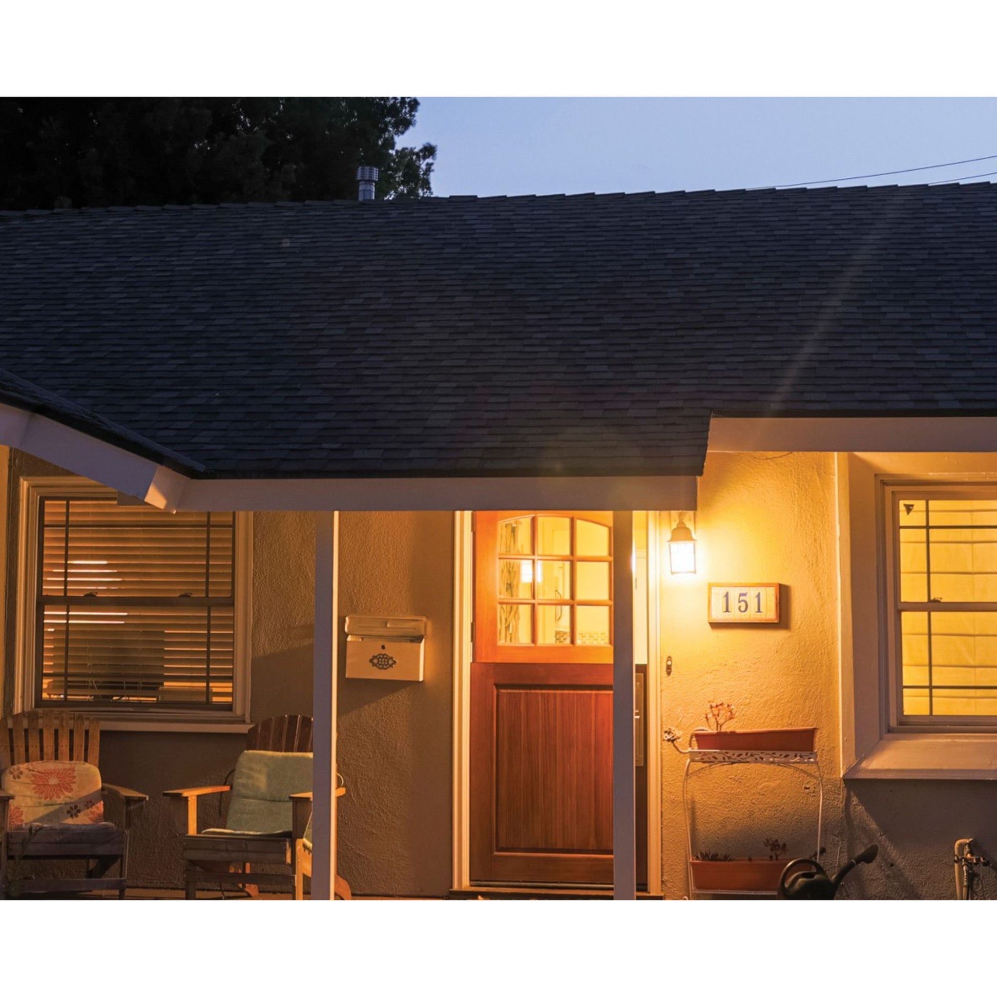 Dusk to Dawn A19 LED Bulb, 9W, 800lm, 5000K, E26 Medium Base, Frosted Finish, With Photocell - Bees Lighting