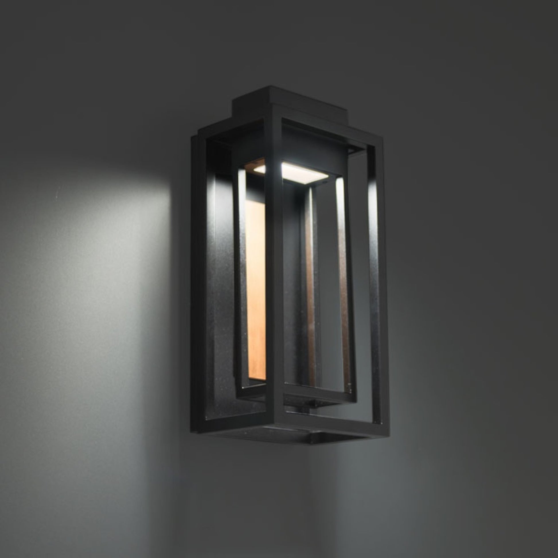 Dorne 18" LED Outdoor Wall Sconce, Black & Aged Brass Finish - Bees Lighting