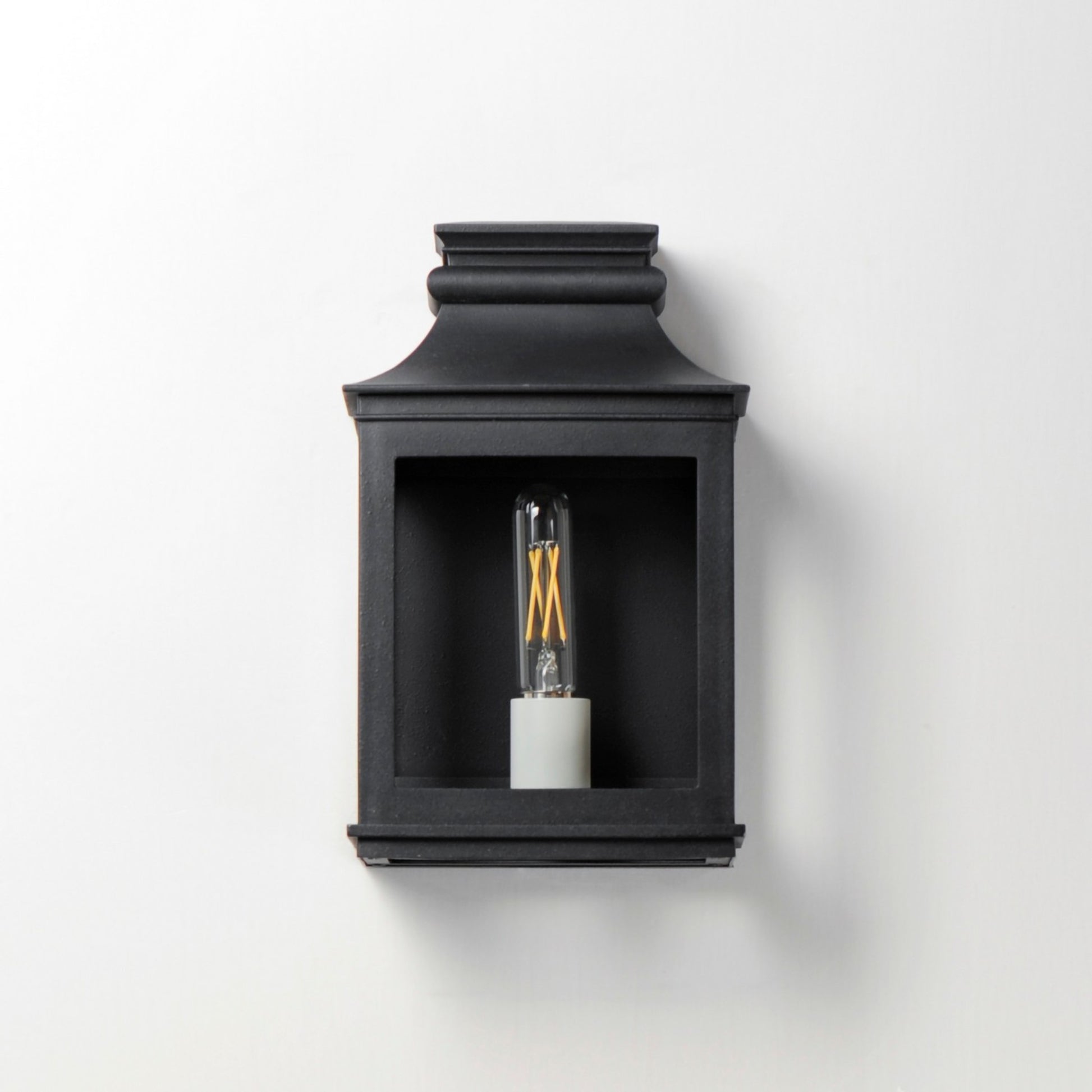 Savannah VX 13" Outdoor Wall Sconce, Black Oxide Finish - Bees Lighting