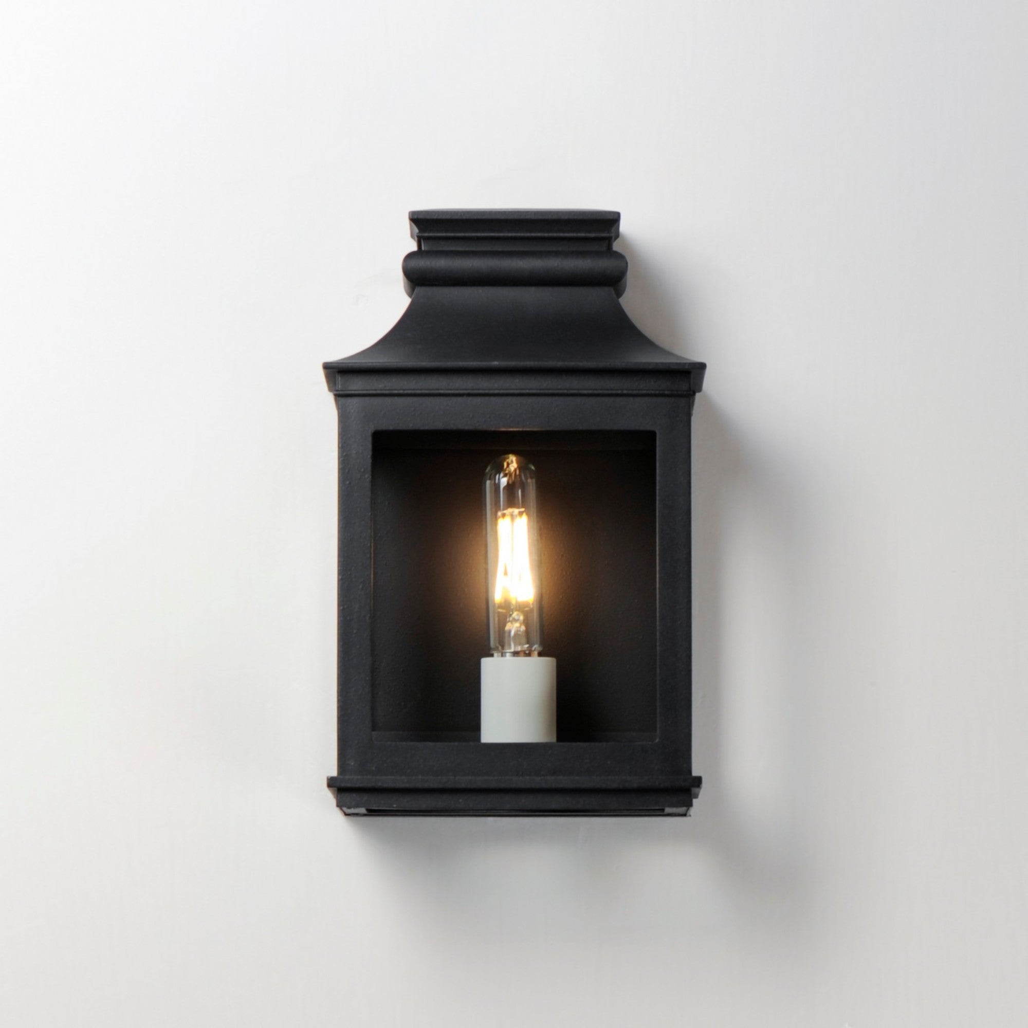 Savannah VX 13" Outdoor Wall Sconce, Black Oxide Finish - Bees Lighting
