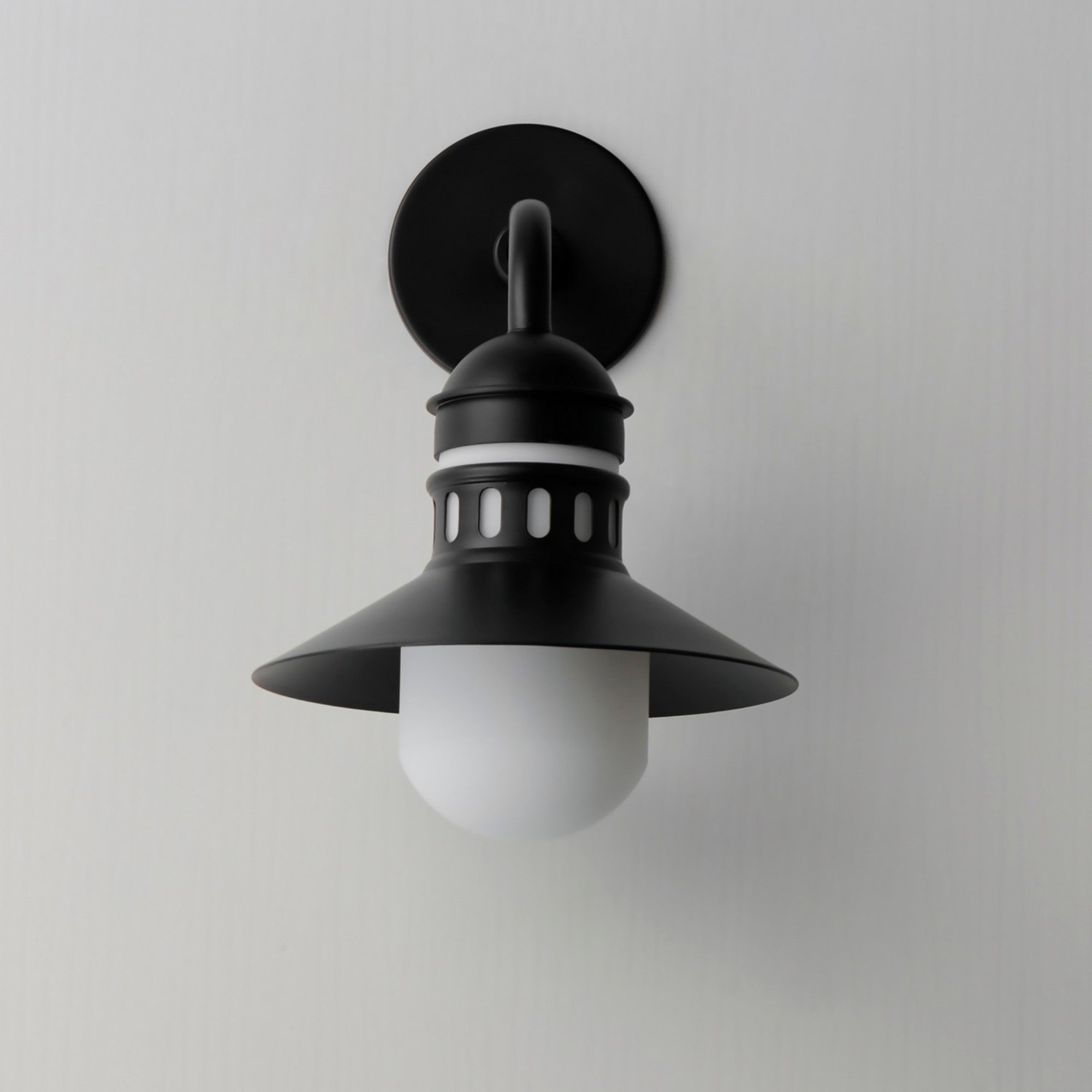 Admiralty 15" Outdoor Wall Sconce, Black Finish - Bees Lighting