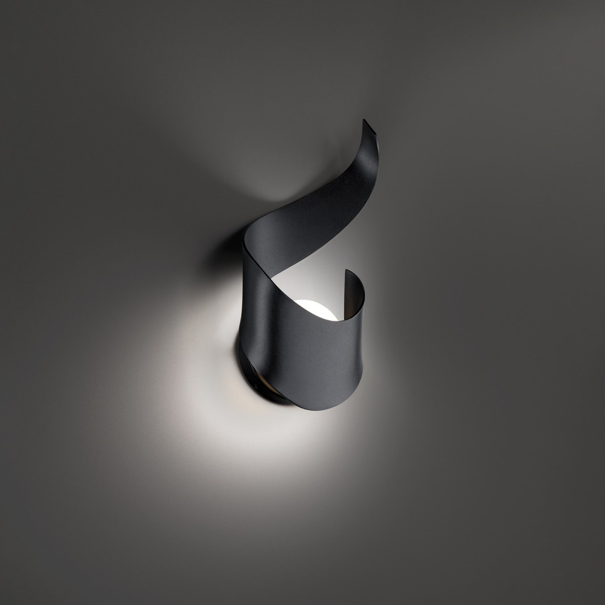 Flamme 16" LED Outdoor Wall Sconce, Black Finish - Bees Lighting