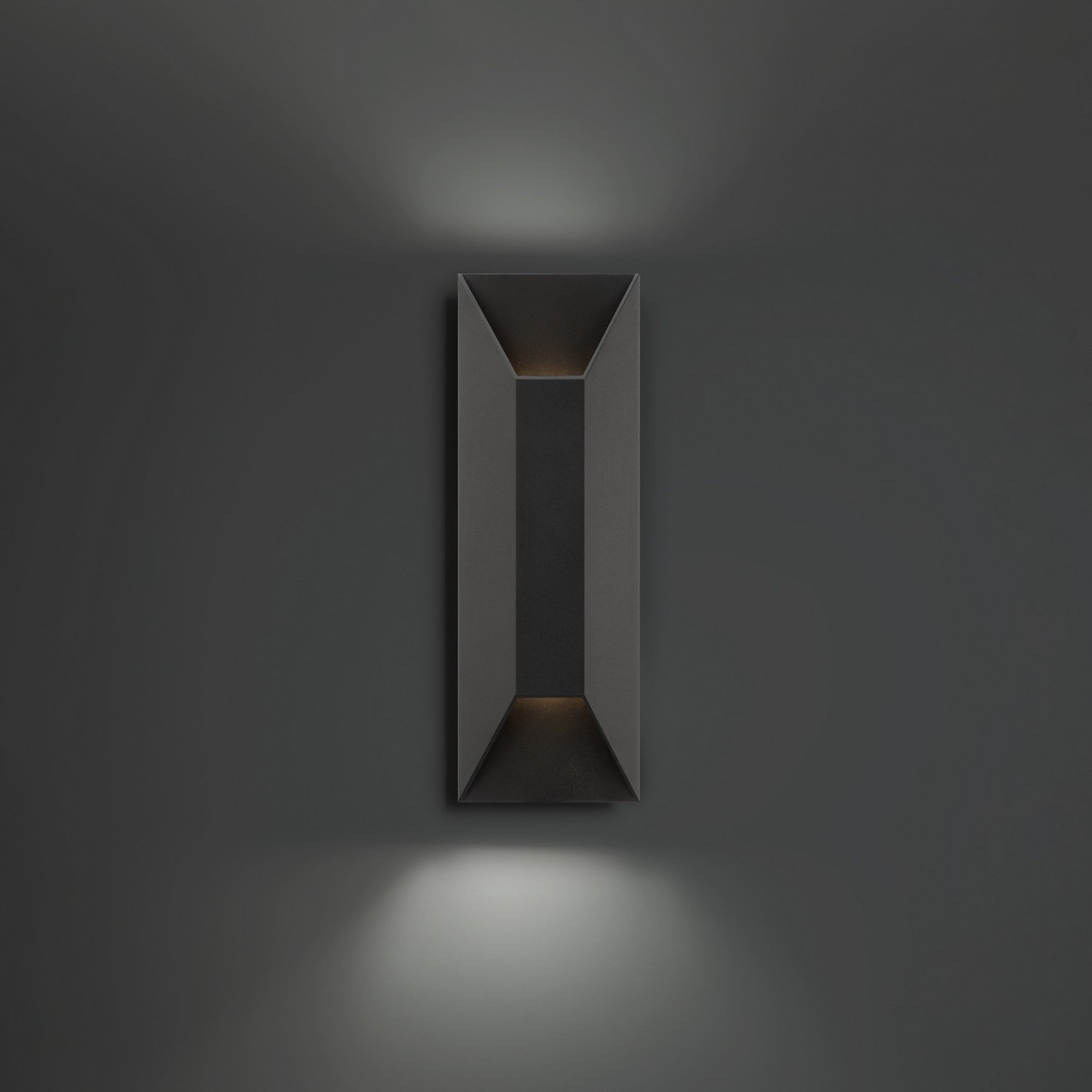 Maglev 16" LED Outdoor Wall Sconce, 4000K, Black Finish - Bees Lighting