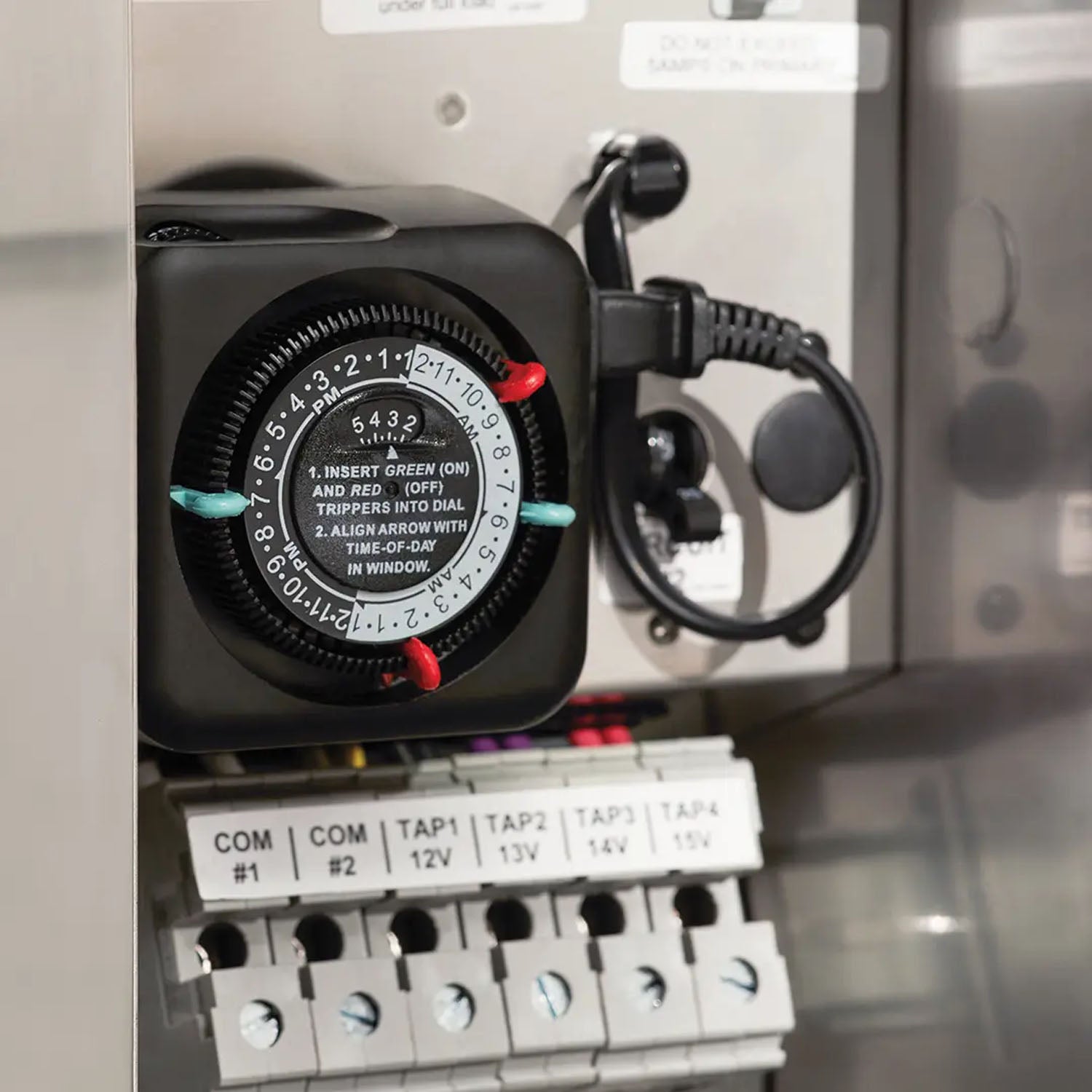 24 Hours Plug-In Mechanical Transformer Timer Black - Bees Lighting
