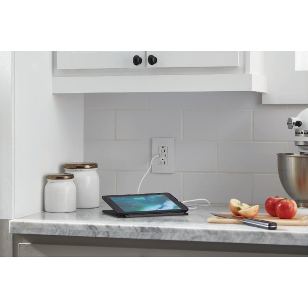radiant Tamper-Resistant 15A Self-Test GFCI Receptacle, USB Type C/C, White - Bees Lighting