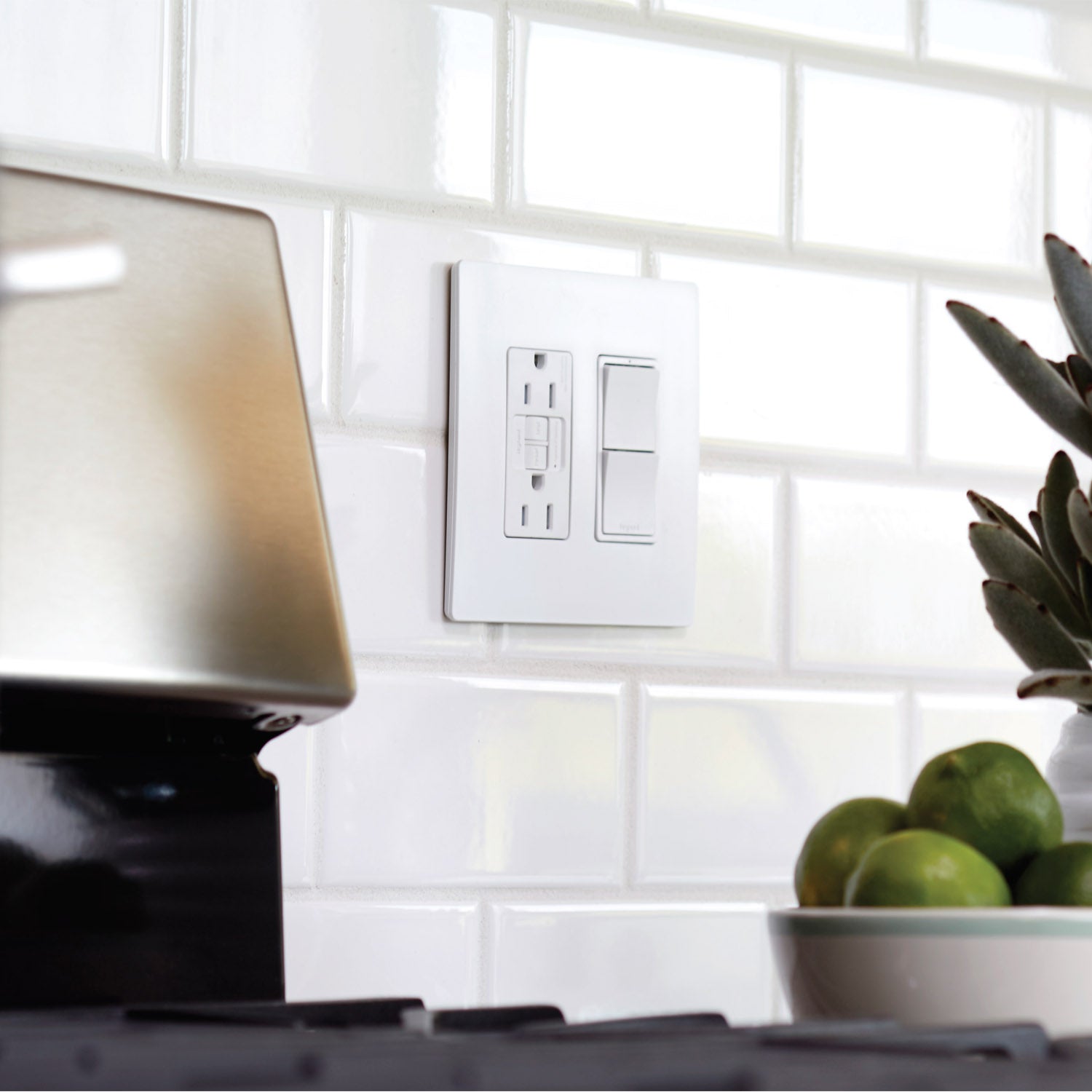 radiant Tamper-Resistant 15A Duplex Self-Test GFCI Receptacle, Graphite - Bees Lighting