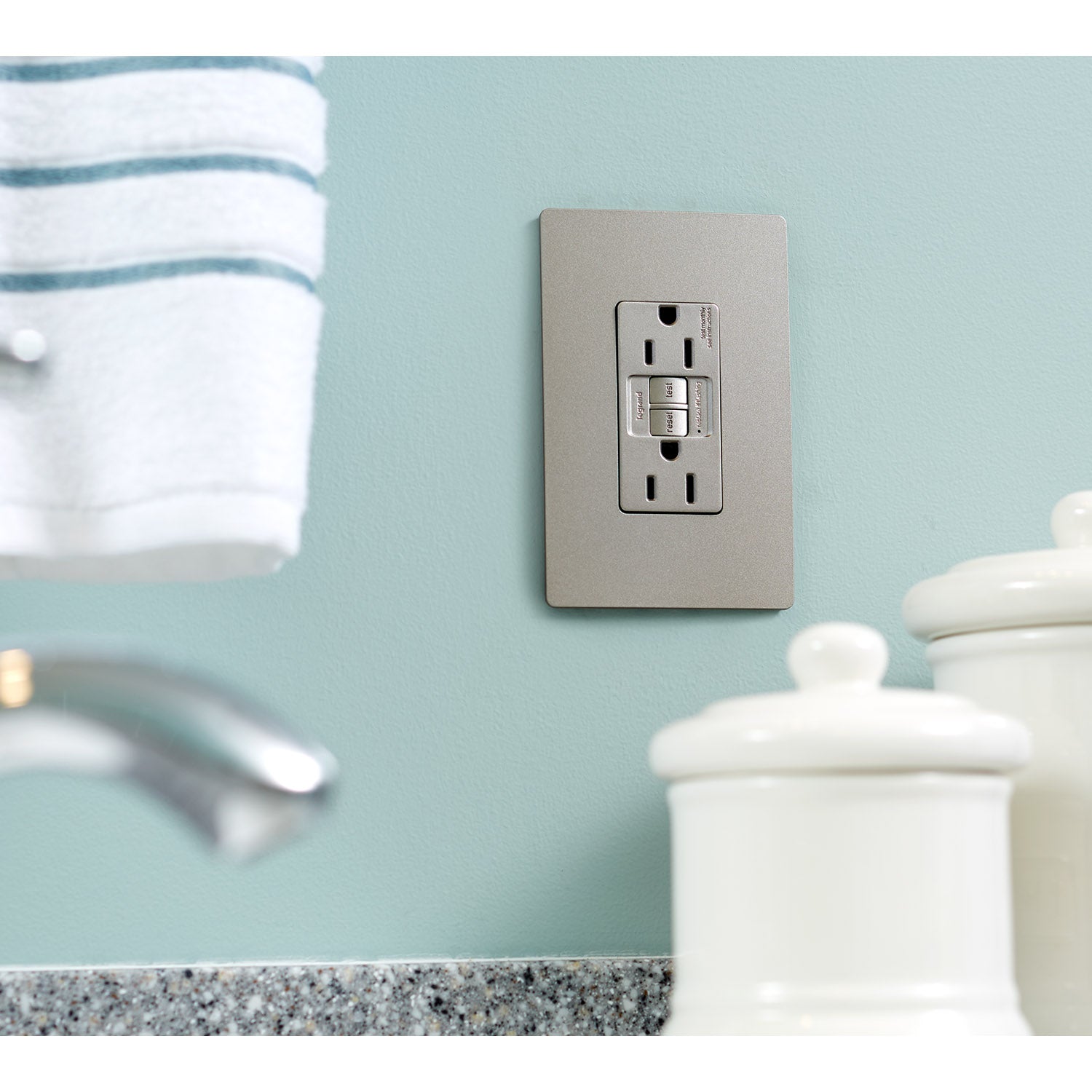 radiant Tamper-Resistant 15A Duplex Self-Test GFCI Receptacle, Graphite - Bees Lighting