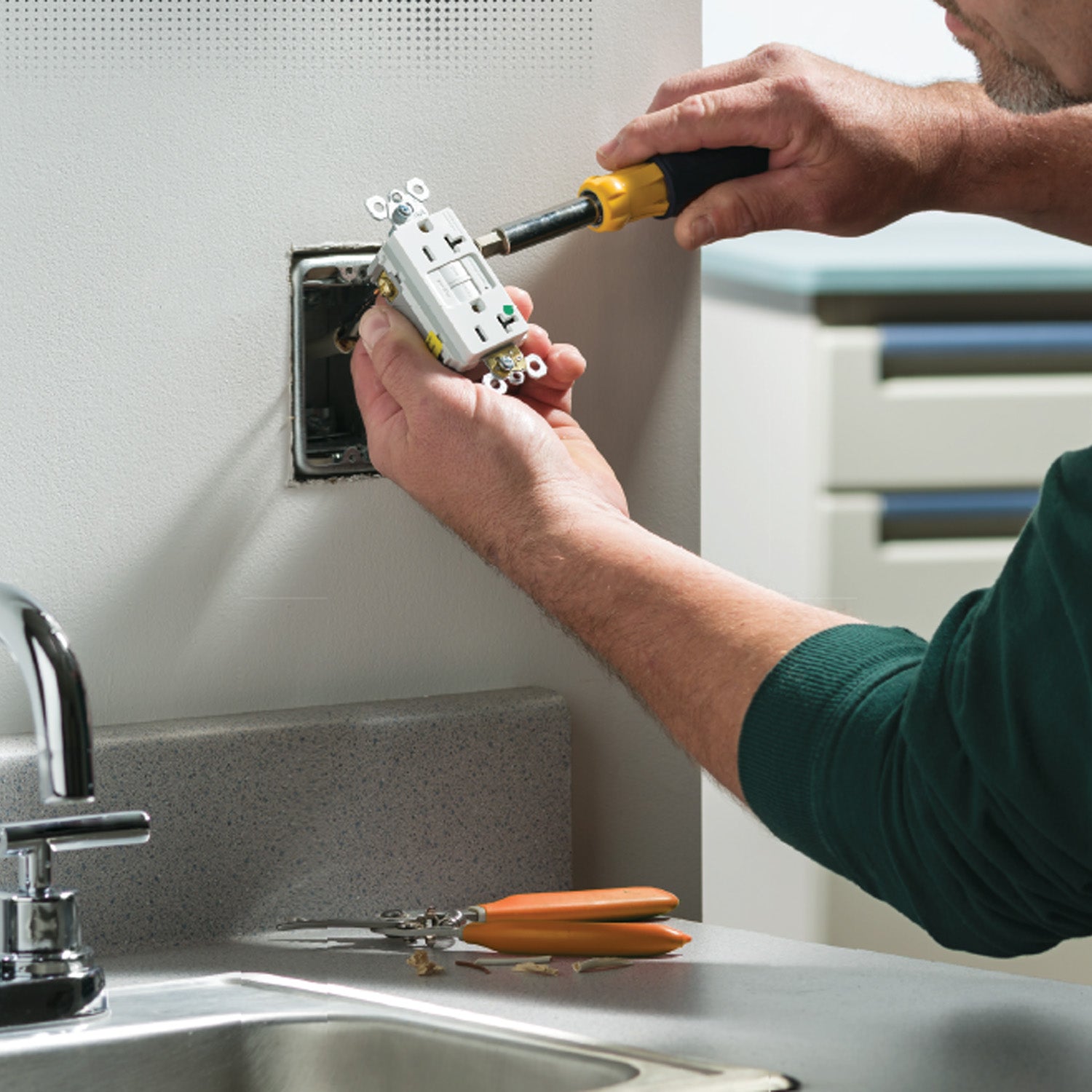 radiant Tamper-Resistant 20A Duplex Self-Test GFCI Receptacle, Graphite - Bees Lighting