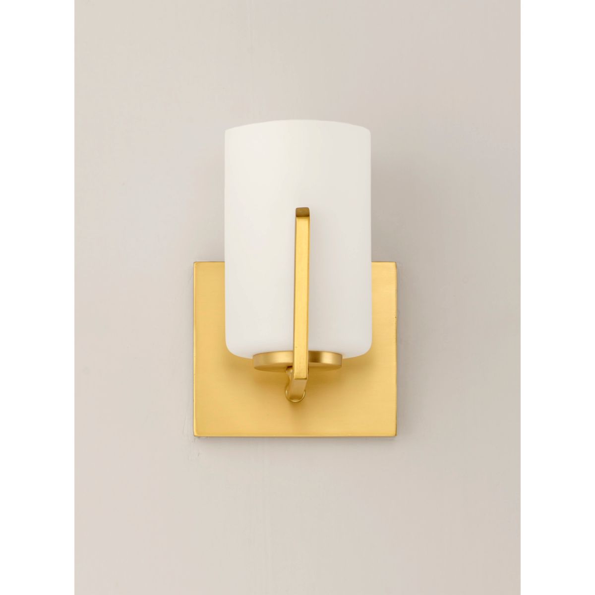Dart 8 in. Armed Sconce Brass Finish - Bees Lighting