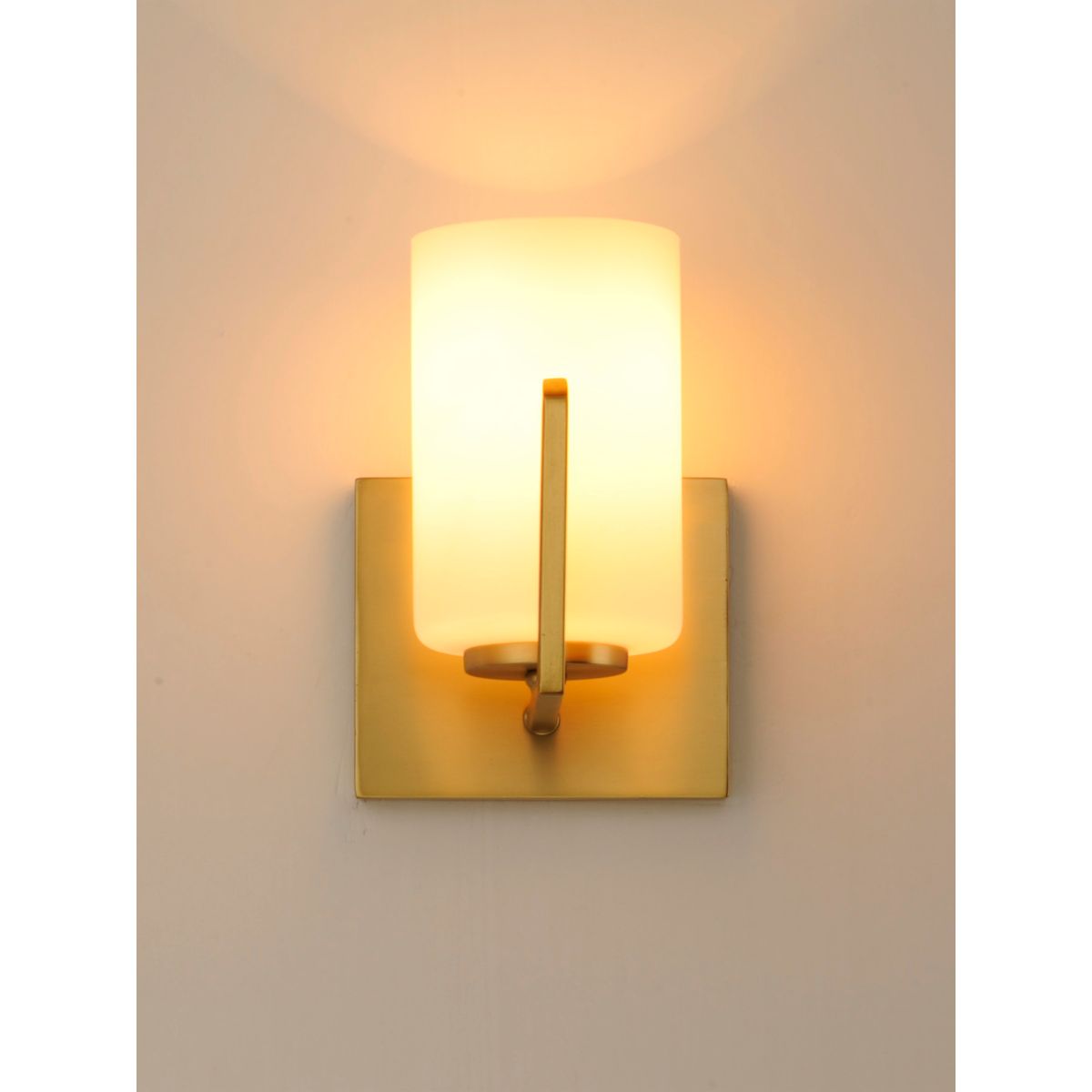 Dart 8 in. Armed Sconce Brass Finish - Bees Lighting