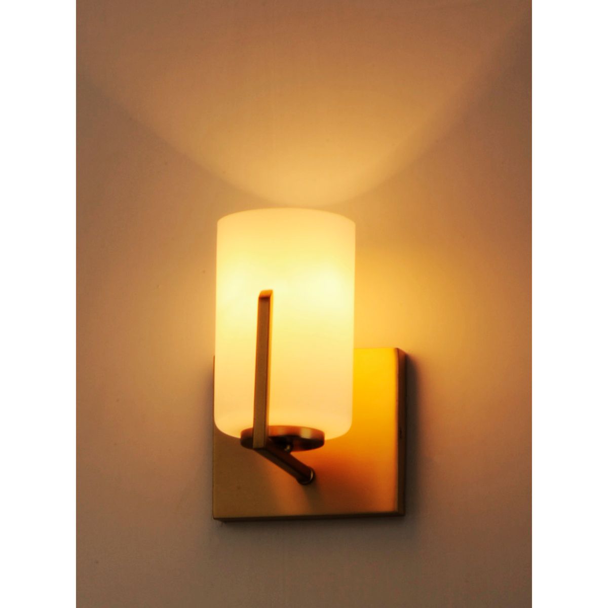 Dart 8 in. Armed Sconce Brass Finish - Bees Lighting