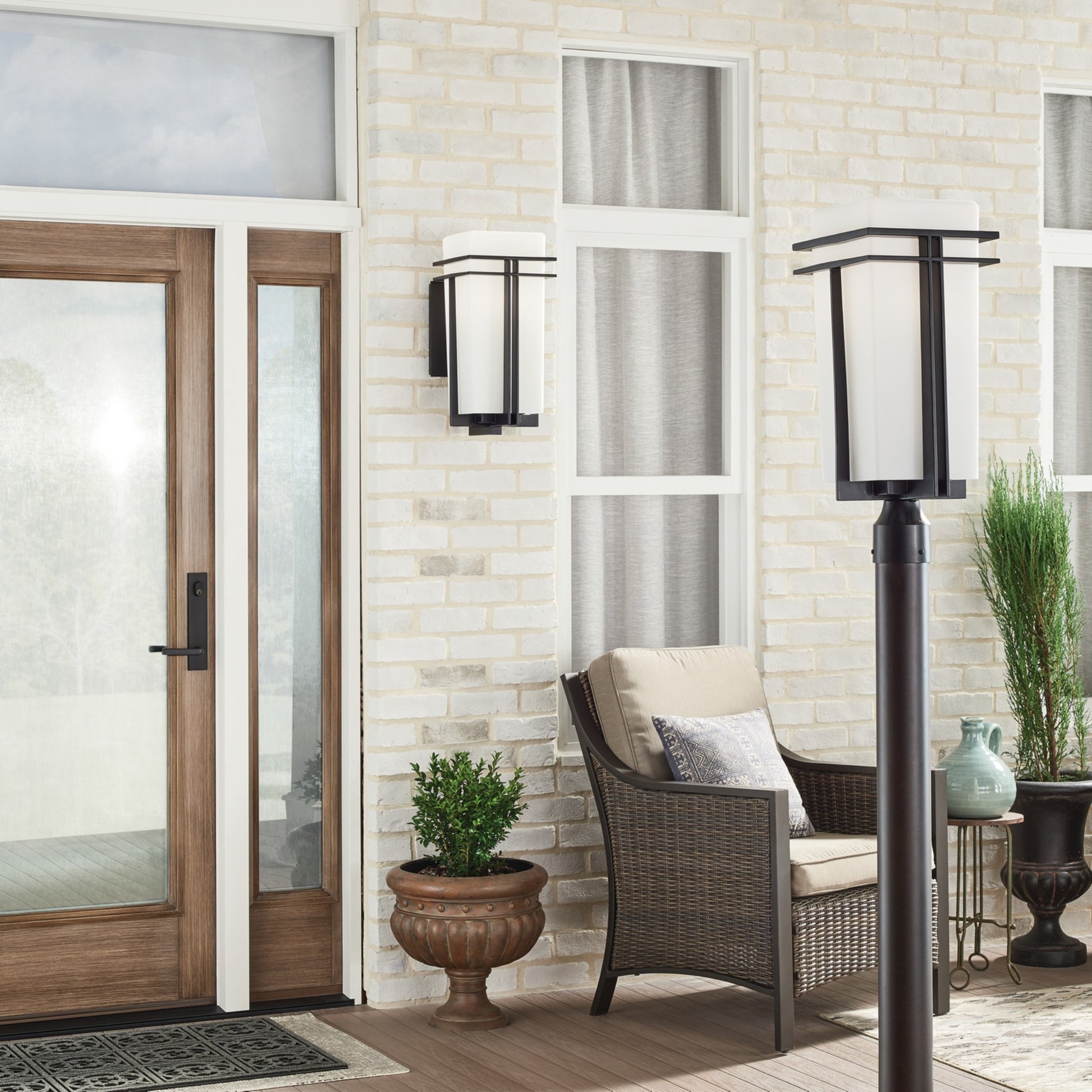 Tremillo 20" Outdoor Post Light, Black Finish - Bees Lighting