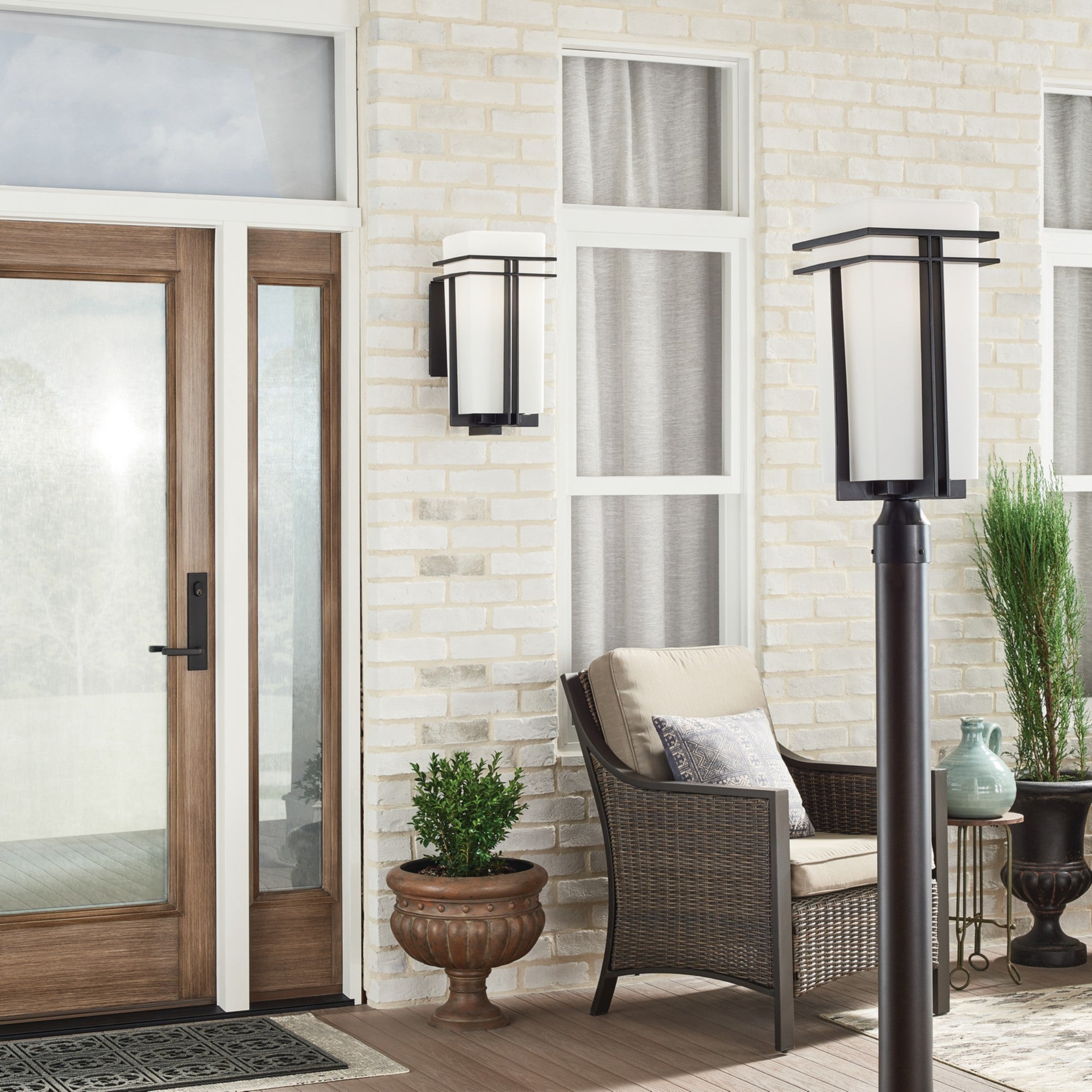 Tremillo 20" Outdoor Post Light, Black Finish - Bees Lighting