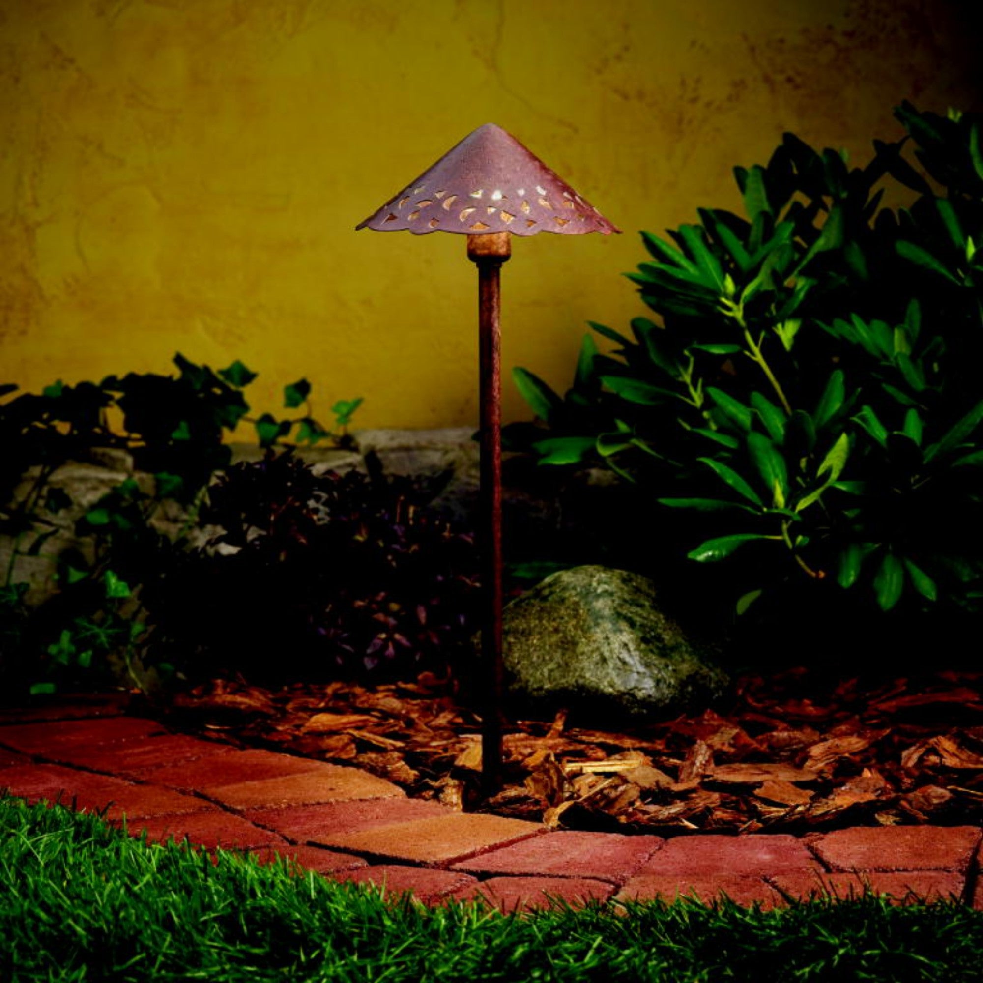 Cast Hammered Roof LED Path Light, Textured Tannery Bronze - Bees Lighting