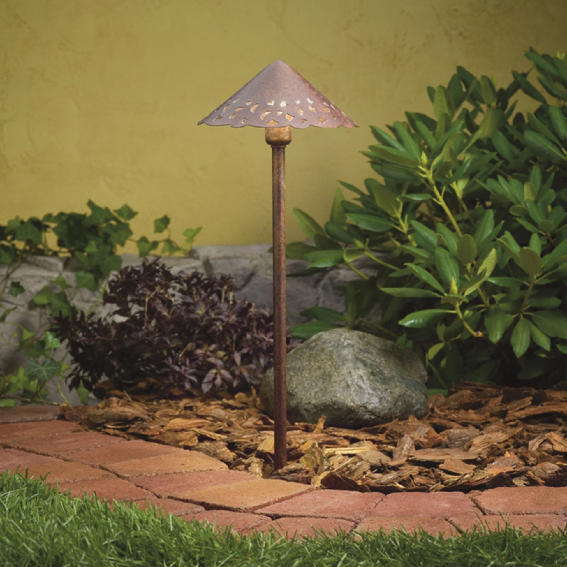Cast Hammered Roof Path Light, Textured Tannery Bronze - Bees Lighting