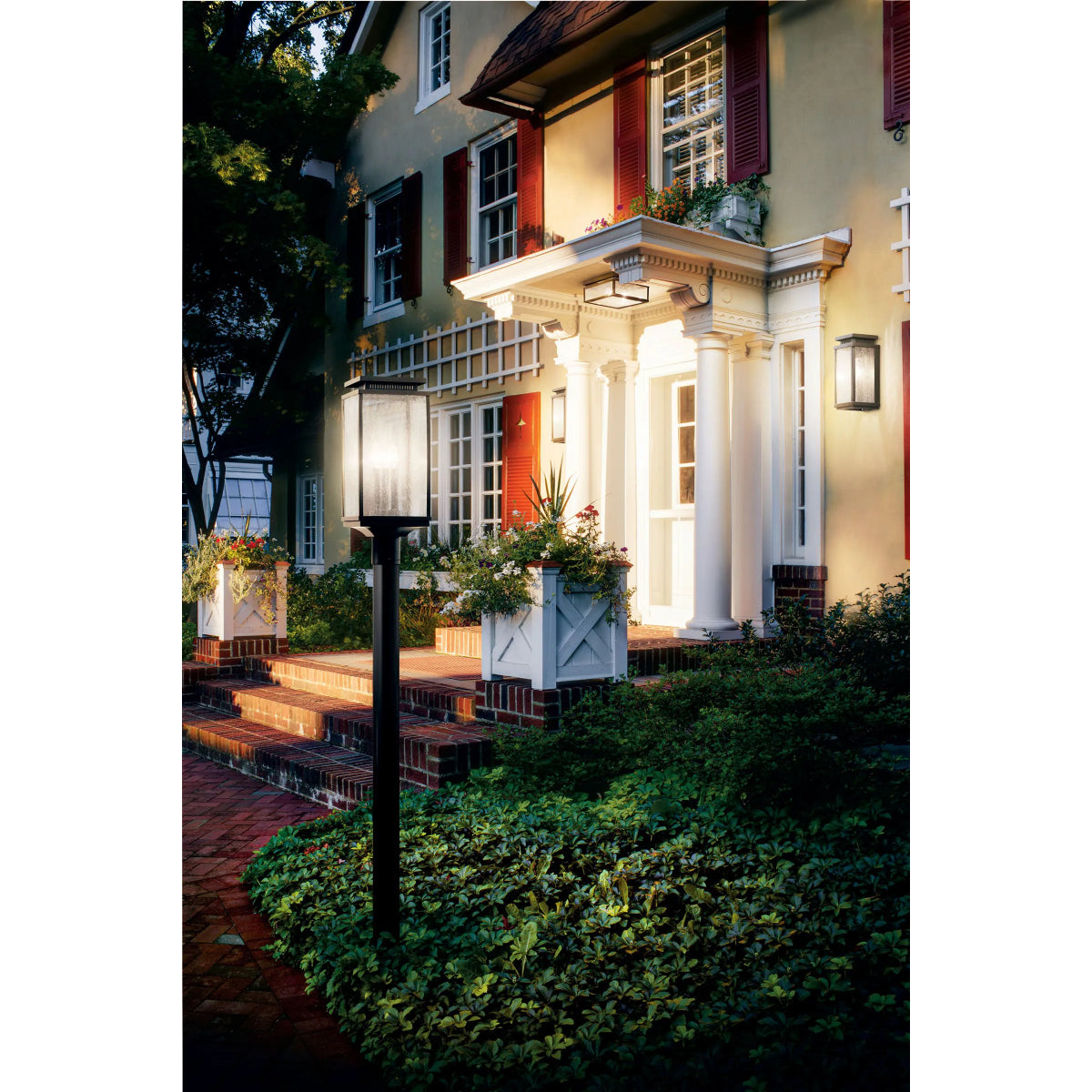 Manningham 11" 1-Light Outdoor Wall Light with Clear Seeded Glass, Bronze Finish - Bees Lighting