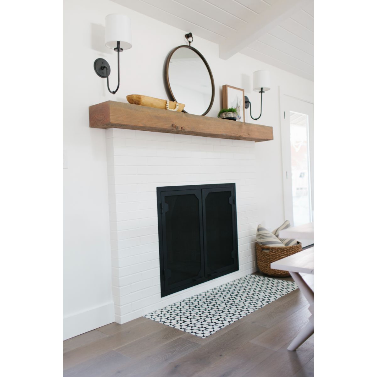 Jericho 21 in. Armed Sconce Old Bronze finish - Bees Lighting