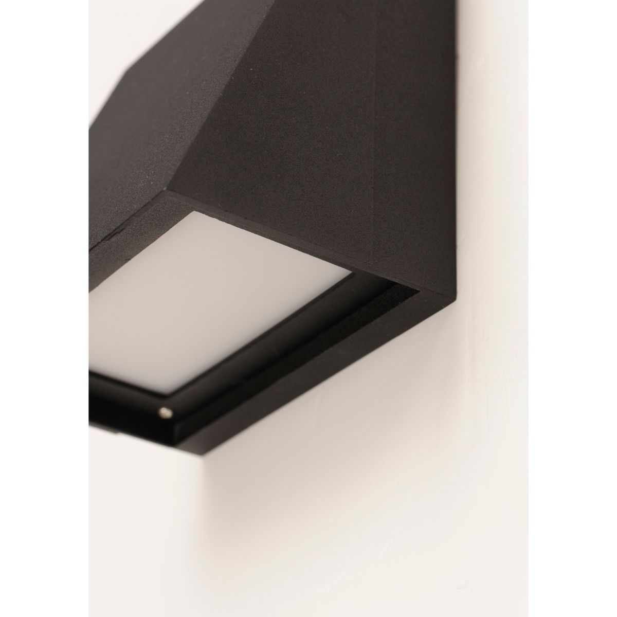 Pathfinder 6 in. LED Outdoor Wall Sconce 880 Lumens 3000K Bronze - Bees Lighting