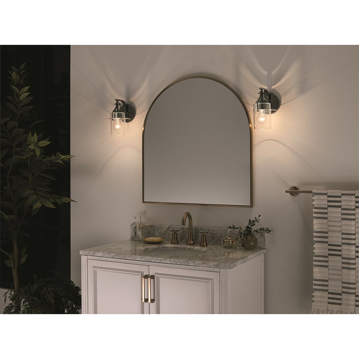 Everett 9 in. Armed Sconce