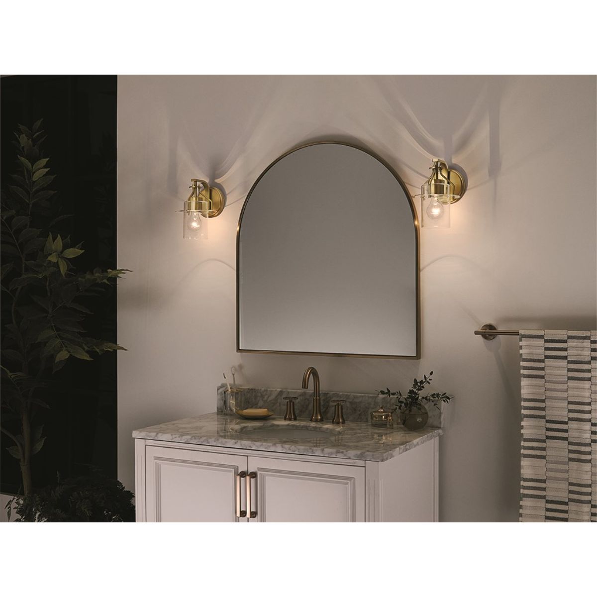 Everett 9 in. Armed Sconce